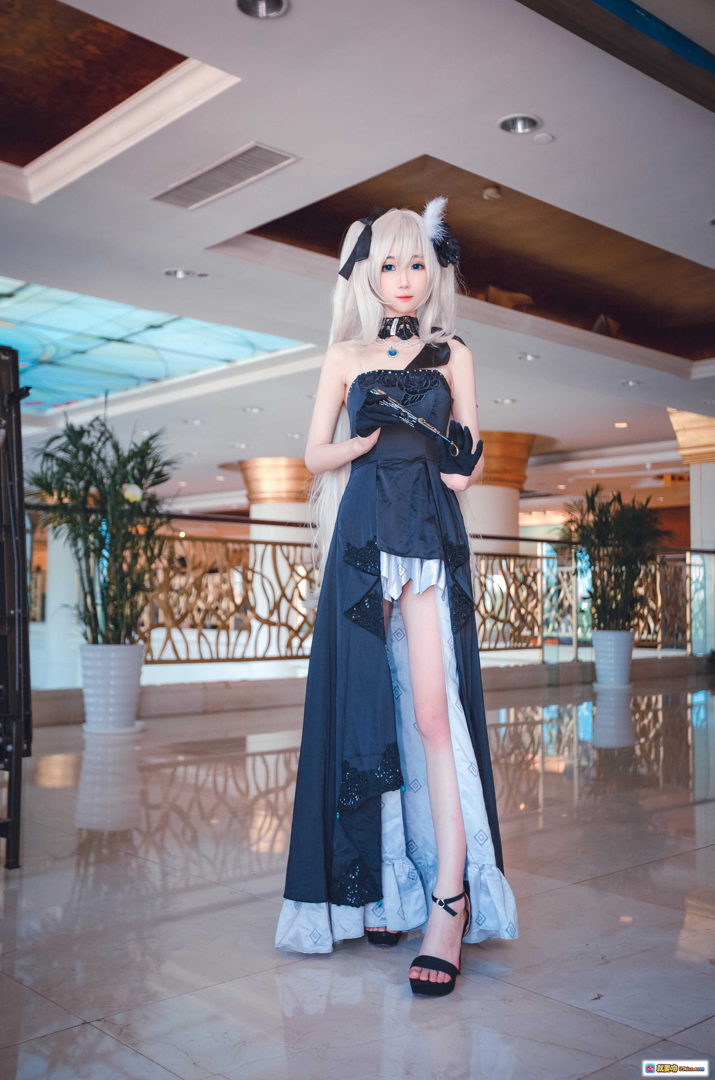 图片[5] - 妖君白研FATEGRAND ORDER玛丽cosplay美少女场照 黑色蕾丝礼服 白发双马尾 持扇优雅造型 - 就要吻