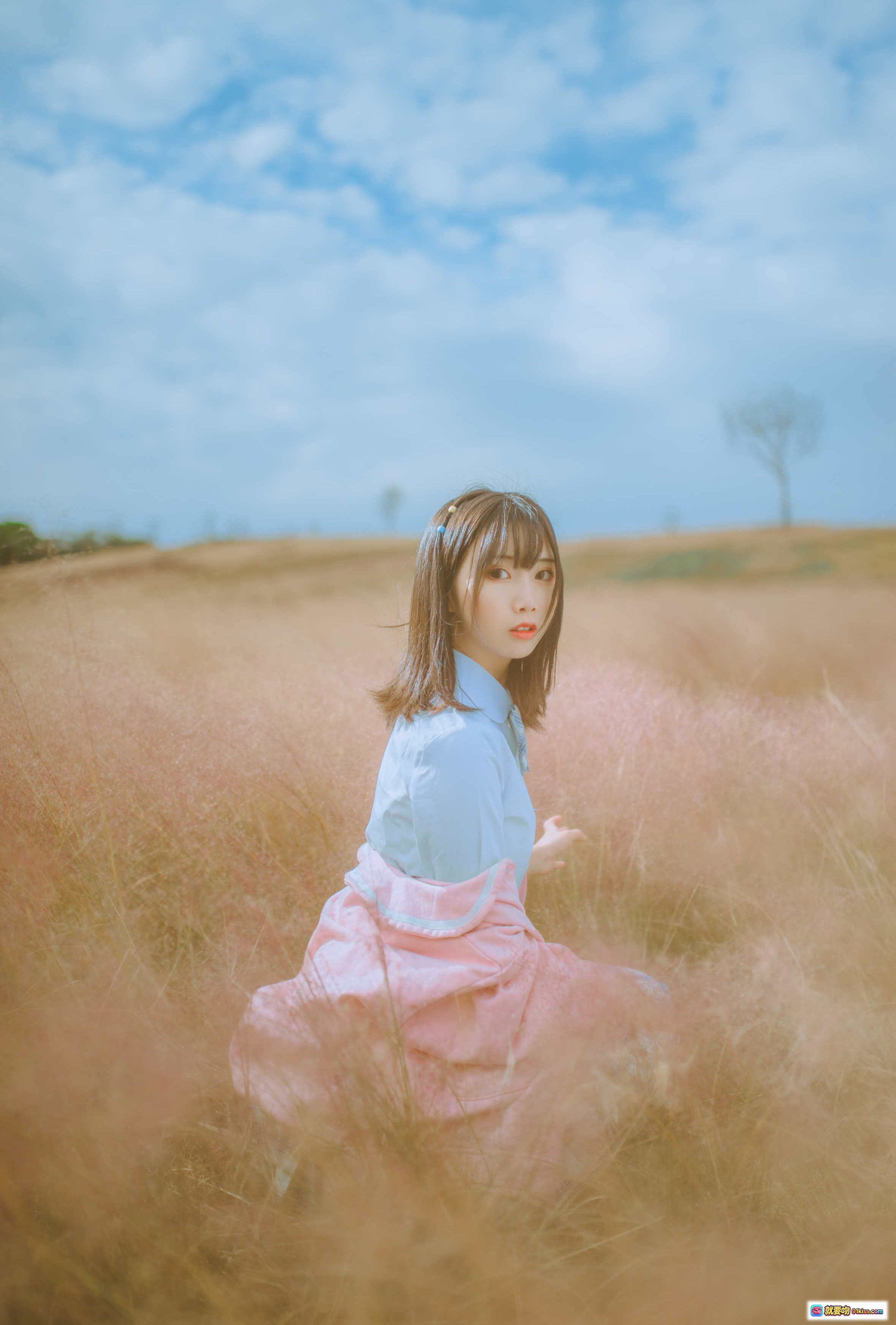 图片[8] - 面饼仙儿NO.063粉黛草JK写真｜粉色开衫格裙少女户外伸展自然光甜美风摄影集 - 就要吻