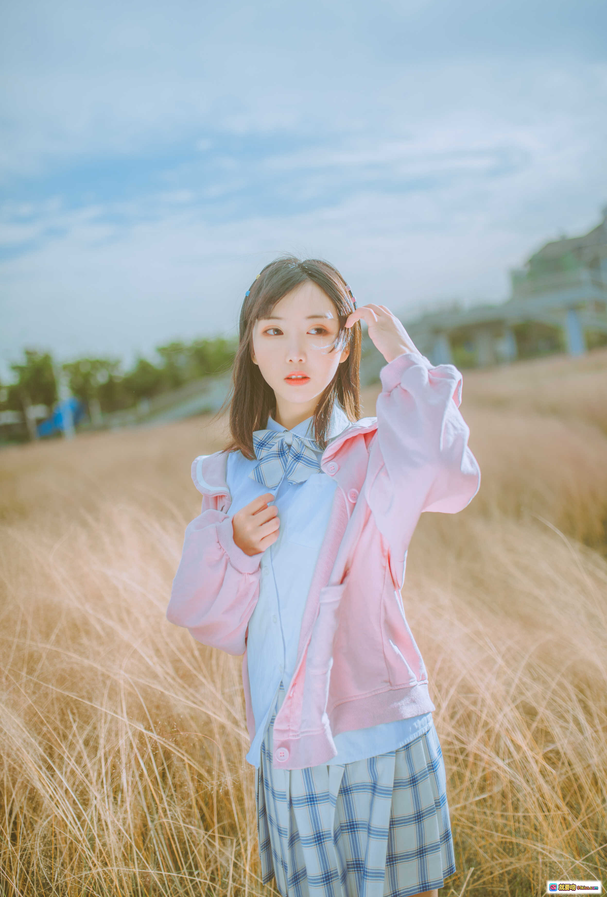 图片[3] - 面饼仙儿NO.063粉黛草JK写真｜粉色开衫格裙少女户外伸展自然光甜美风摄影集 - 就要吻