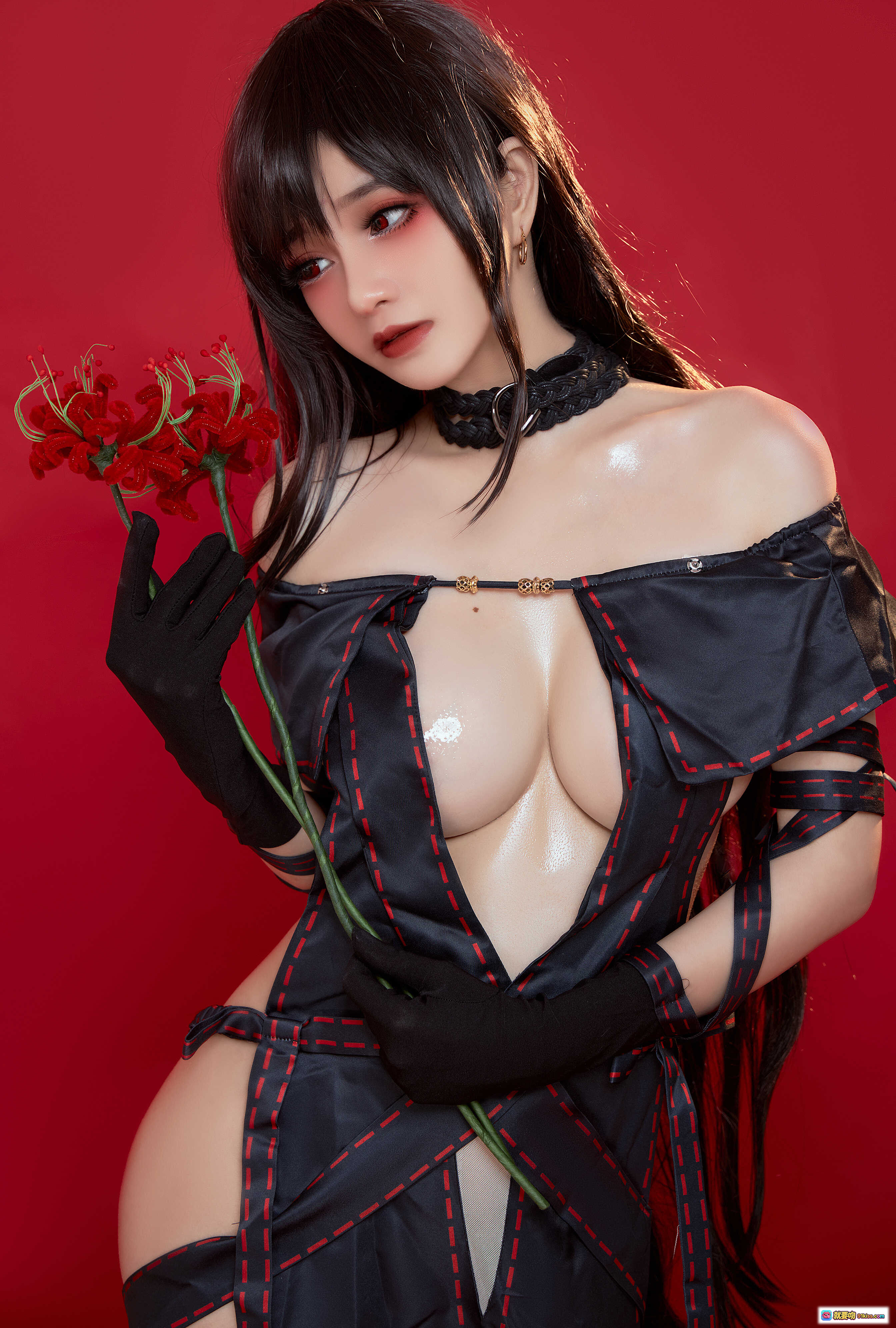 图片[9] - Azami NO.015 虞美人 Cosplay 写真 | 黑色蕾丝绑带装 + 眼镜御姐风 + 红色背景性感摆拍 | 15P高清图集 - 就要吻