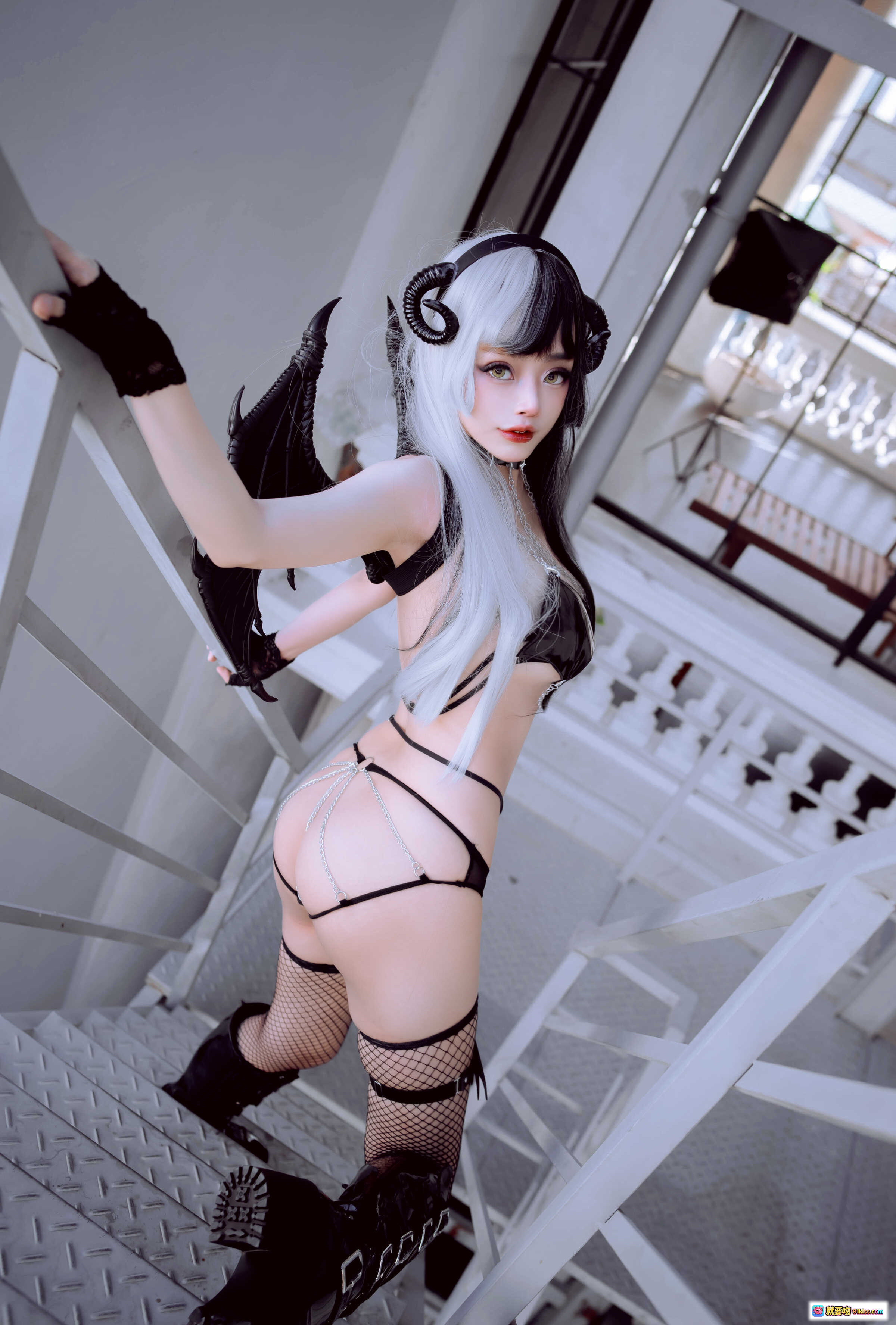 图片[7] - Byoru NO.005 阴阳魅魔 Cosplay 写真 | 黑白双色长发+恶魔角+蕾丝内衣+渔网袜+哥特风造型 | 25P高清图集 - 就要吻