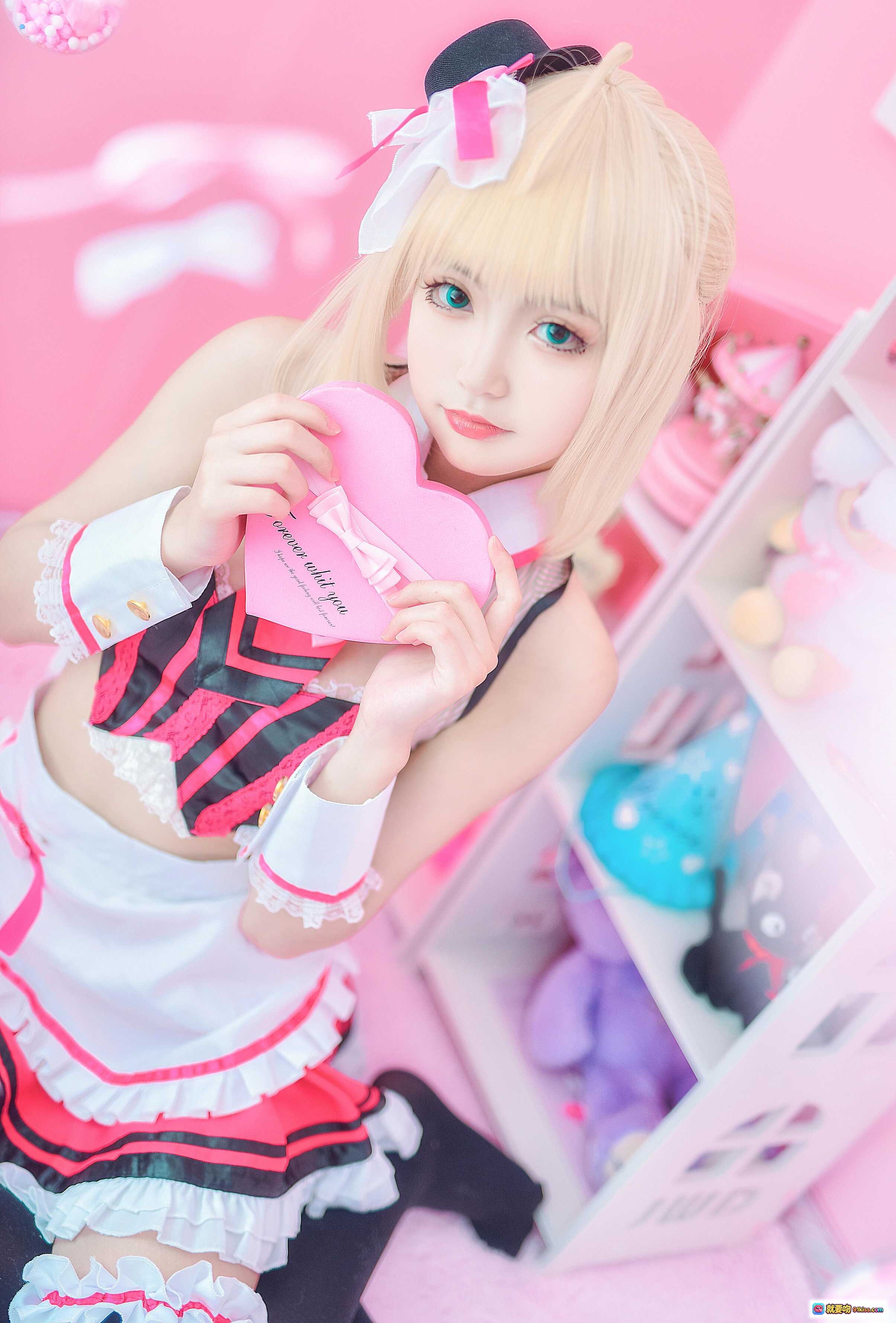 图片[1] - 泡泡就是逊啦008吾王阿尔托莉雅女仆装情人节主题粉色系cosplay写真美少女萌系甜心爱心道具 - 就要吻