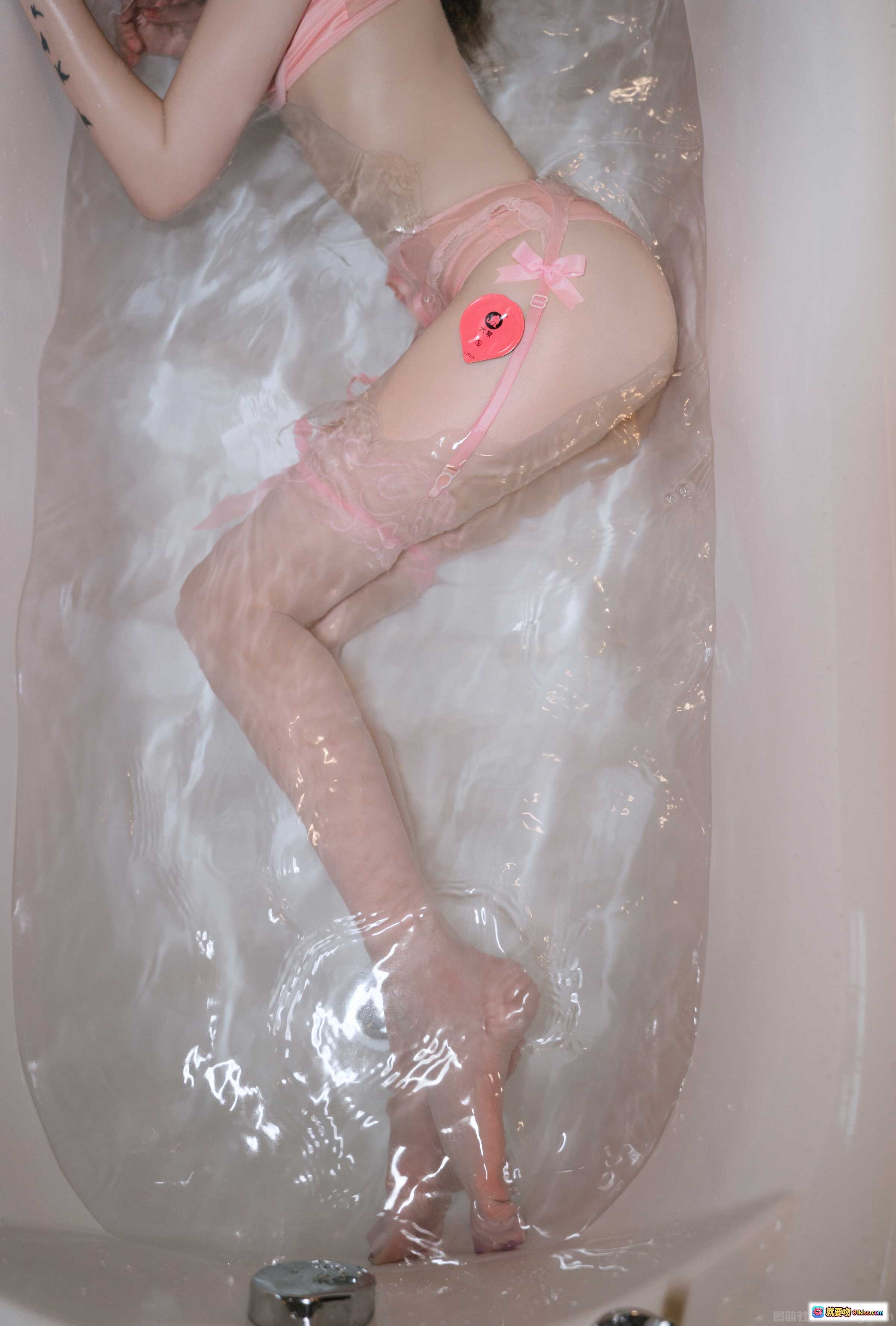 图片[8] - 星野咪兔NO.011浴缸写真 26P高清性感私房照 粉色蕾丝内衣美腿诱惑浴室摄影 - 就要吻