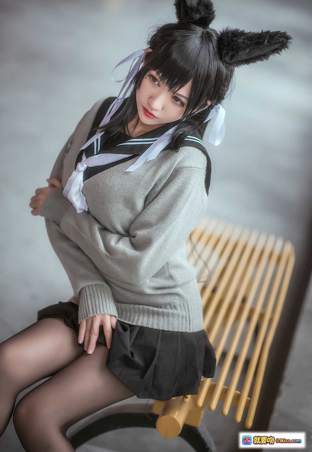 图片[10] - 鳗鱼霏儿NO.009碧蓝航线爱宕犬cosplay写真-黑丝兔耳校服少女坐姿美图 - 就要吻