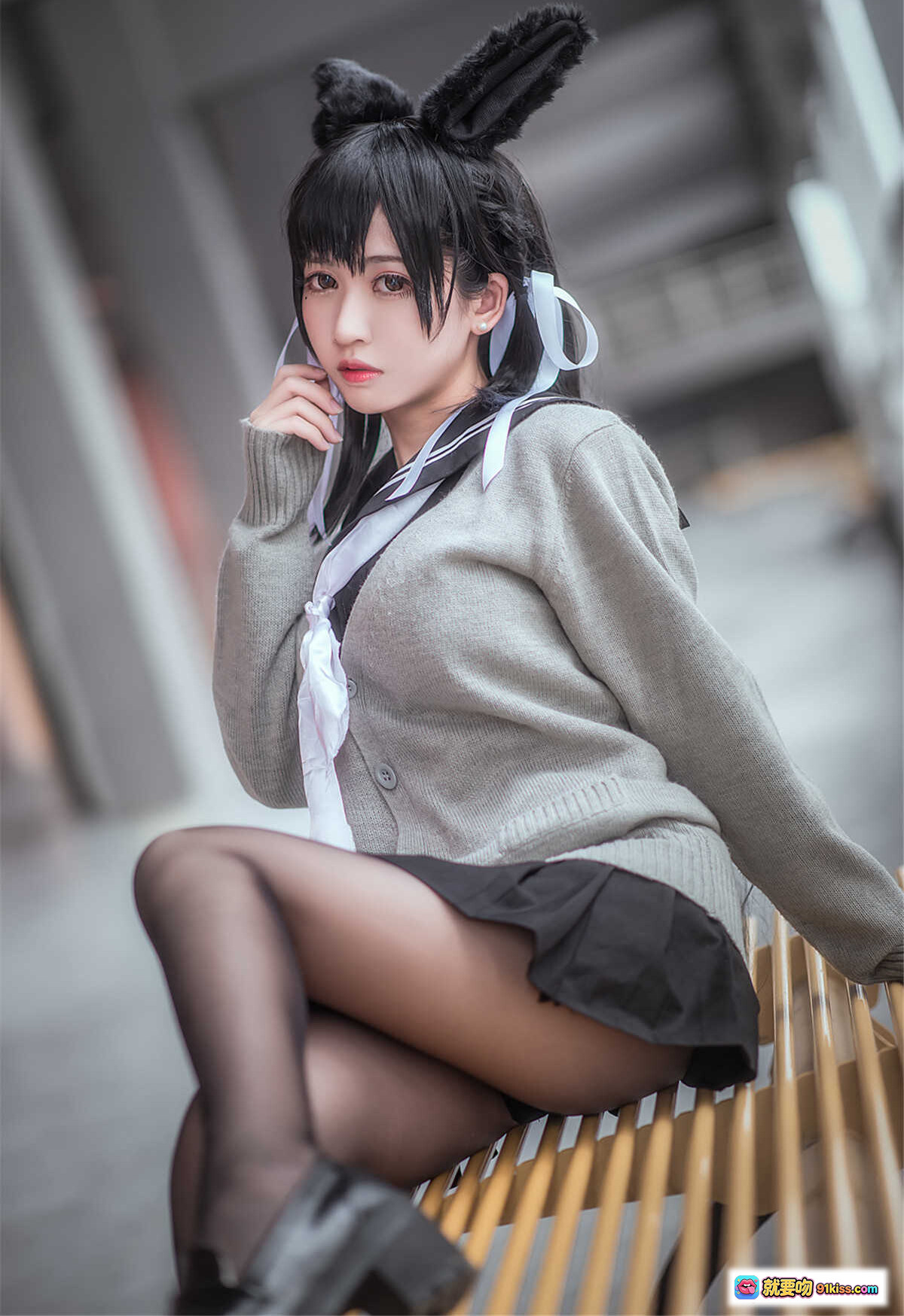 图片[8] - 鳗鱼霏儿NO.009碧蓝航线爱宕犬cosplay写真-黑丝兔耳校服少女坐姿美图 - 就要吻