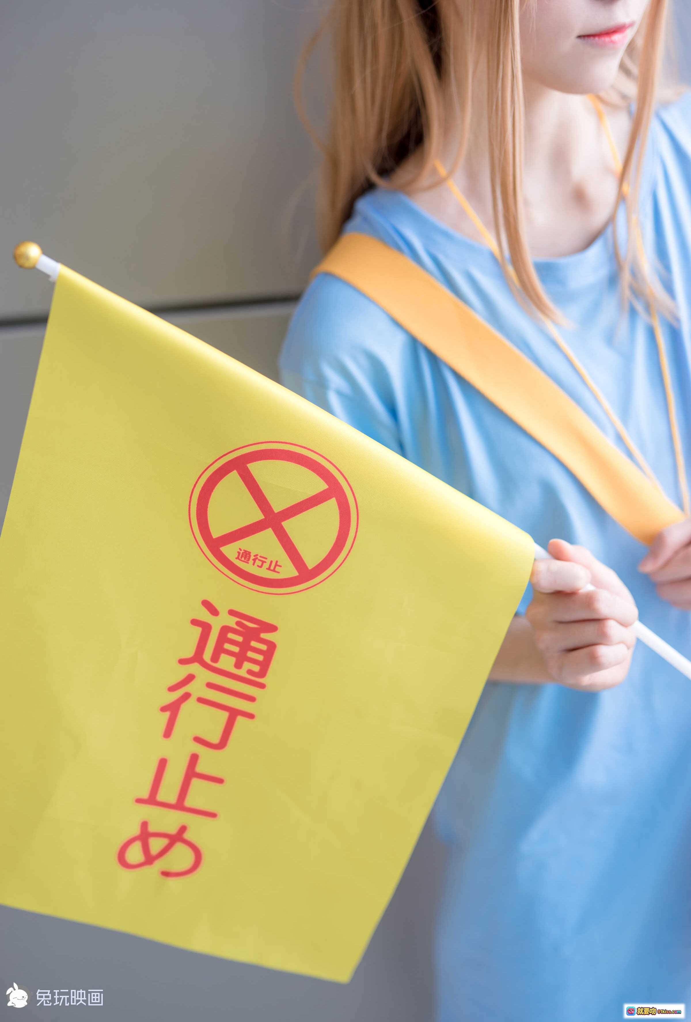 图片[5] - 血小板cosplay Kitaro绮太郎NO.001 蓝裙黄背带帽 白帽写血小板 搬纸箱楼梯场景 30P高清图集 - 就要吻