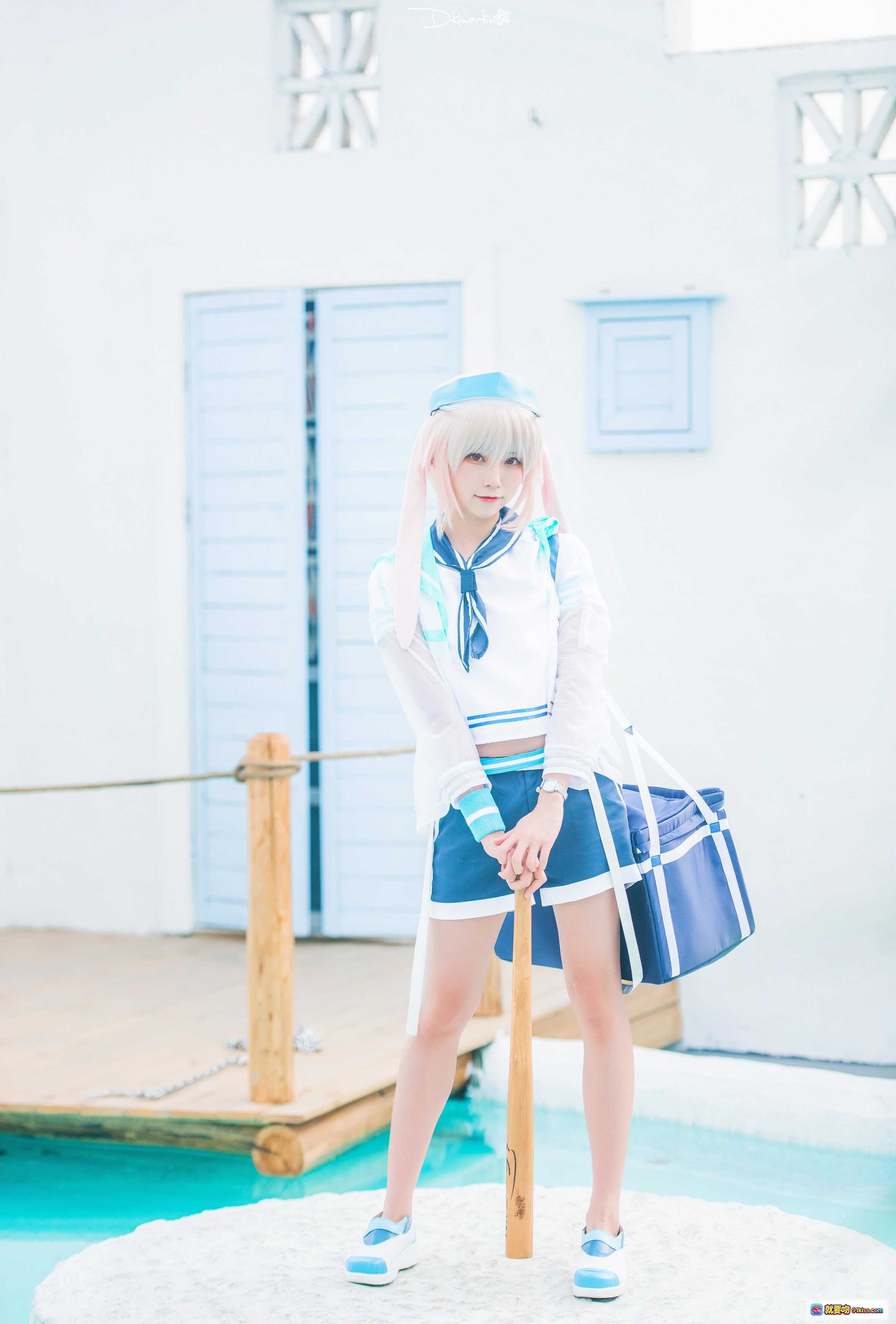 图片[8] - Kitaro绮太郎NO.068明日方舟安塞尔cos写真·蓝白制服粉发少女·清新天空背景·14P高清图集 - 就要吻