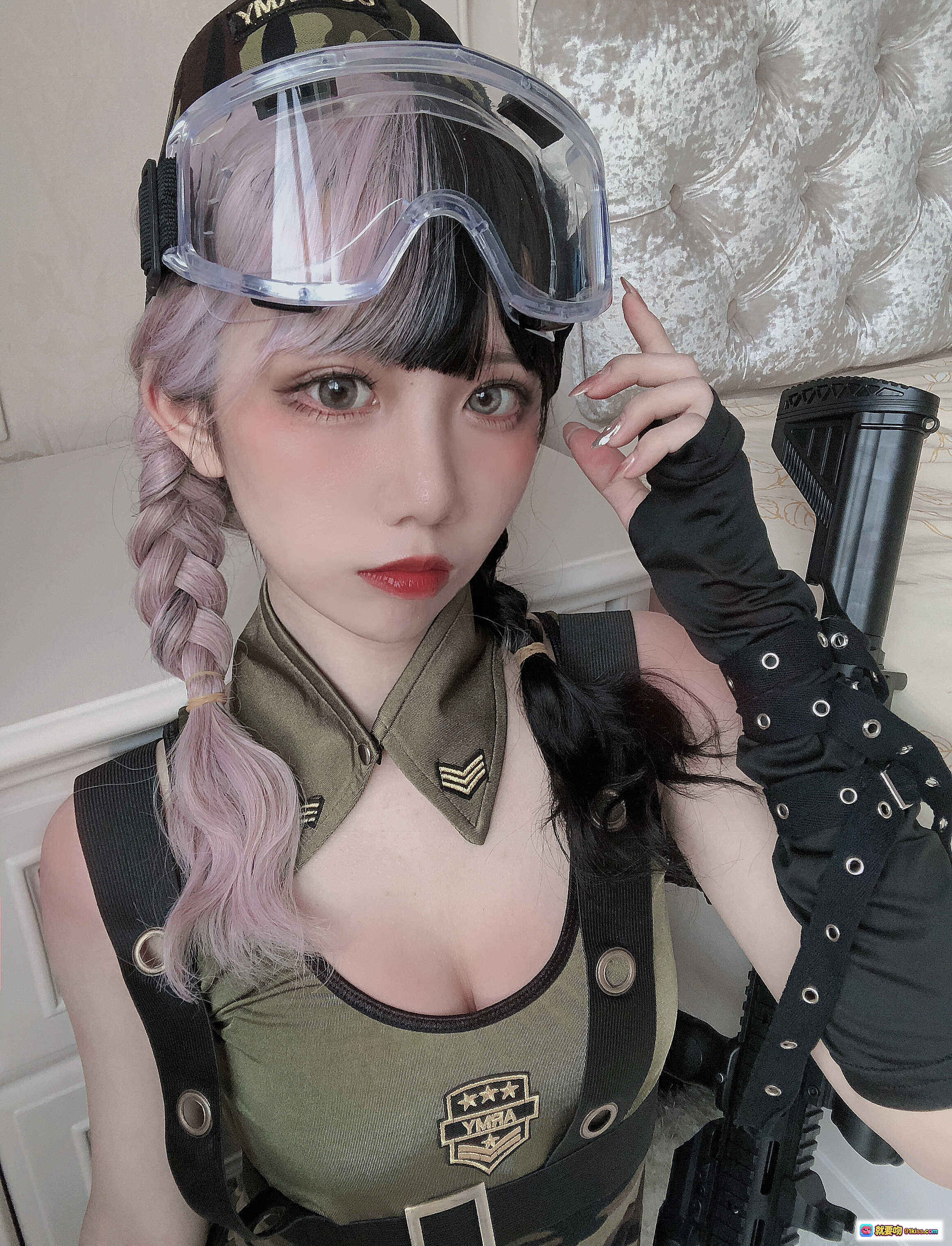 图片[5] - 果咩酱w NO.019 战地甜心写真 | 迷彩短裙+战术手套+仿真枪械 | 甜酷军事风美腿特写 - 就要吻