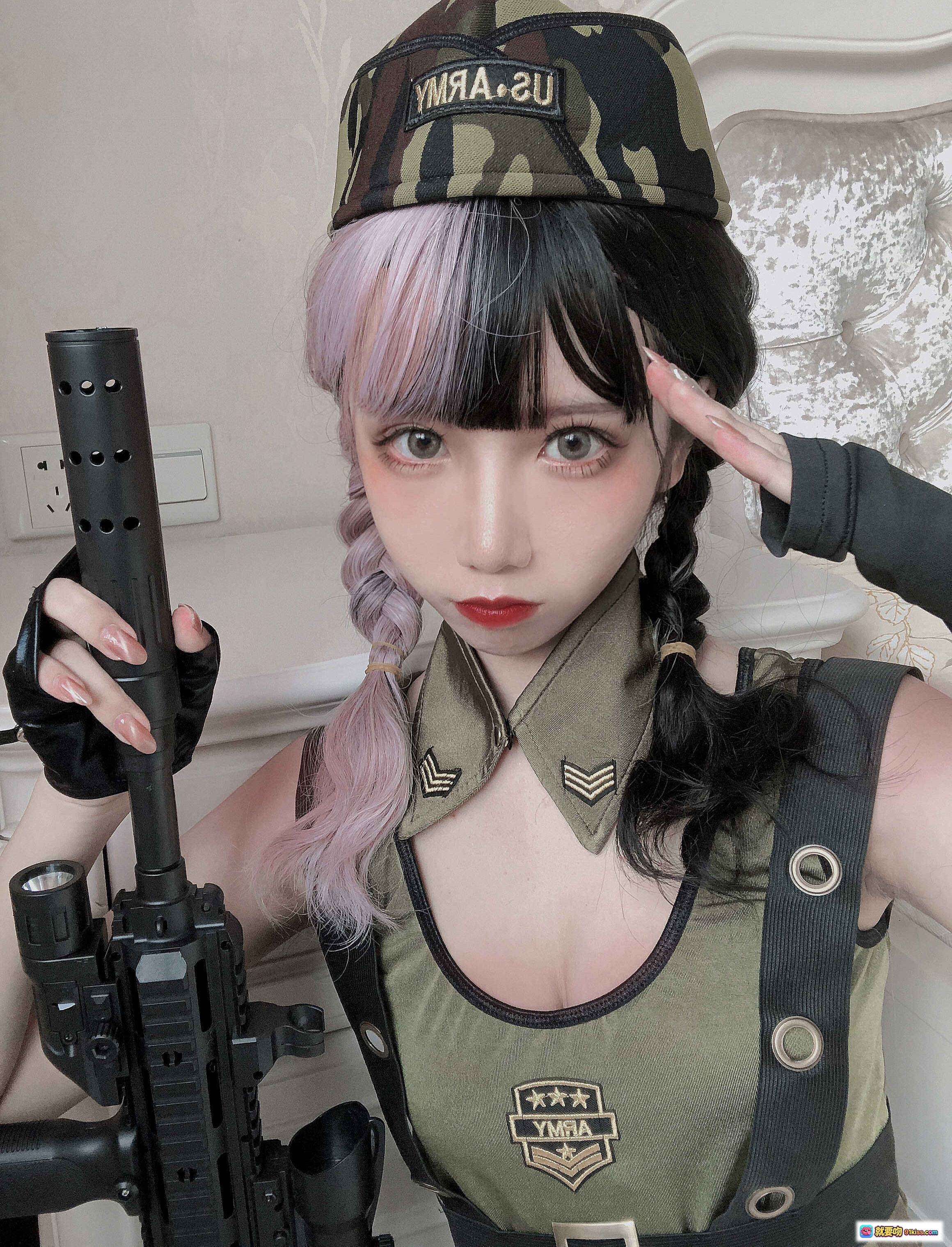 图片[10] - 果咩酱w NO.019 战地甜心写真 | 迷彩短裙+战术手套+仿真枪械 | 甜酷军事风美腿特写 - 就要吻