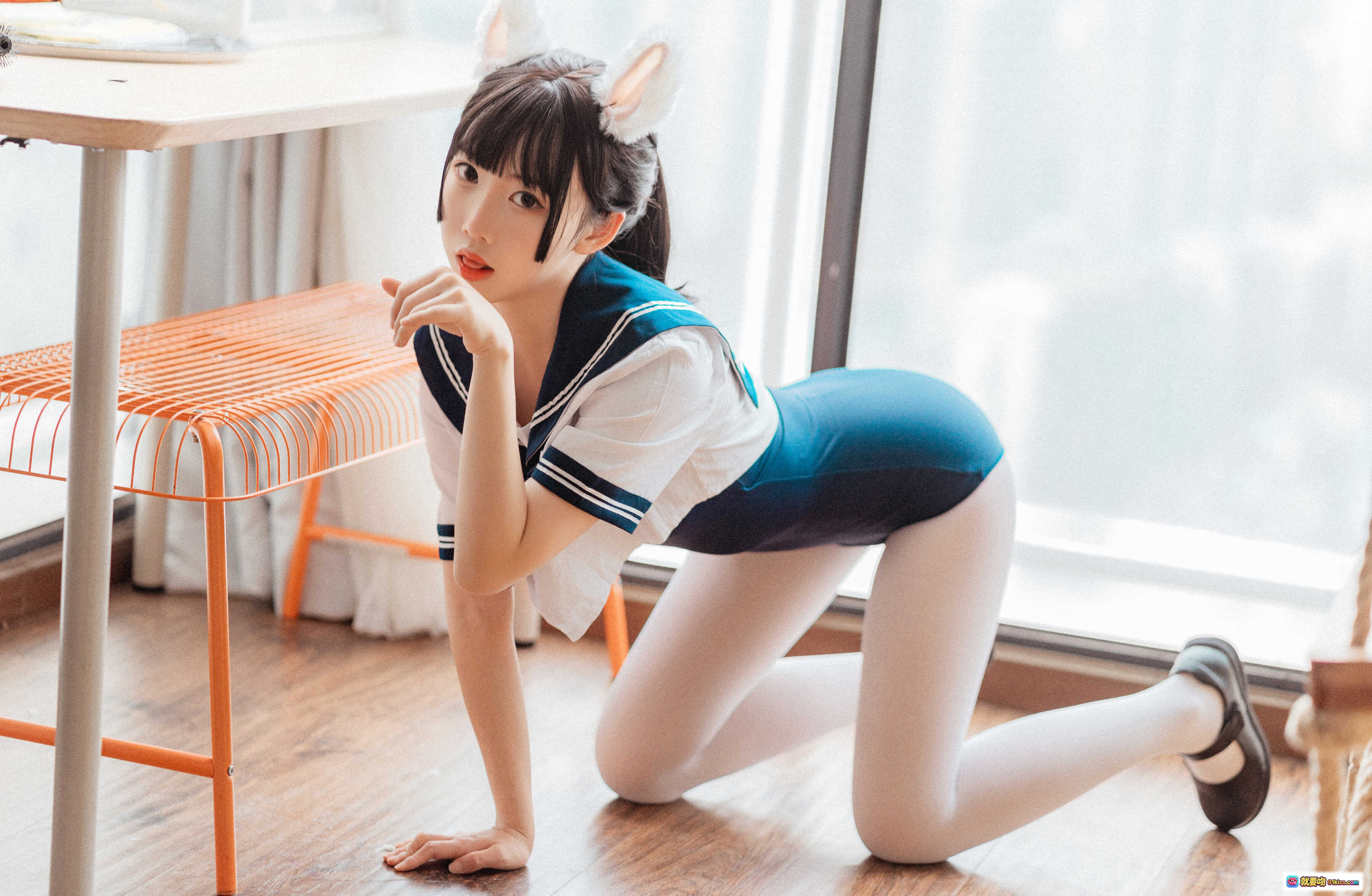 图片[2] - 面饼仙儿NO.101水手服死库水写真 白丝美腿兔耳少女室内窗边清纯性感造型 - 就要吻