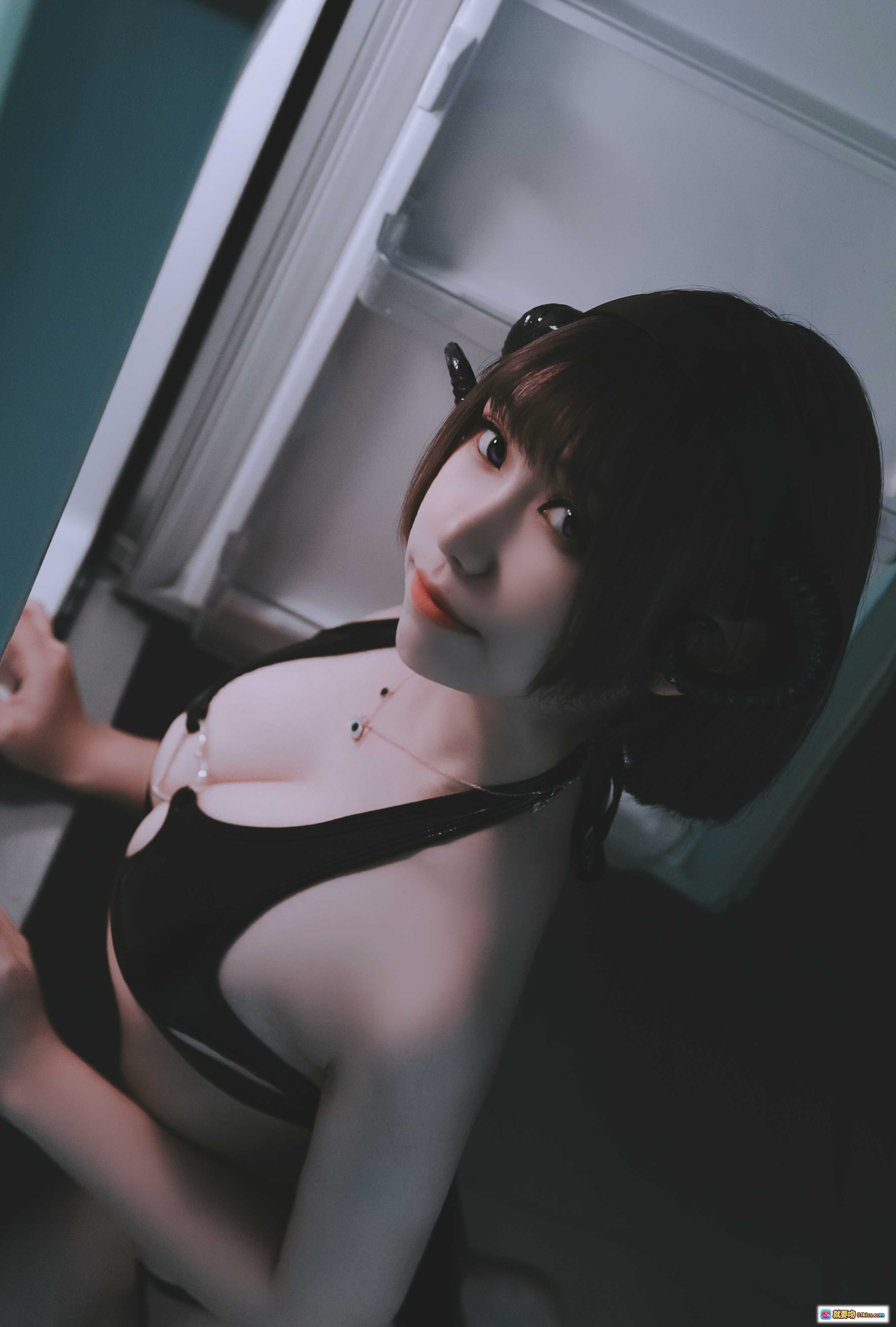 图片[7] - 芋圆侑子NO.009小恶魔写真｜黑蕾丝内衣+毛绒外套性感私房照 9P高清美图 - 就要吻