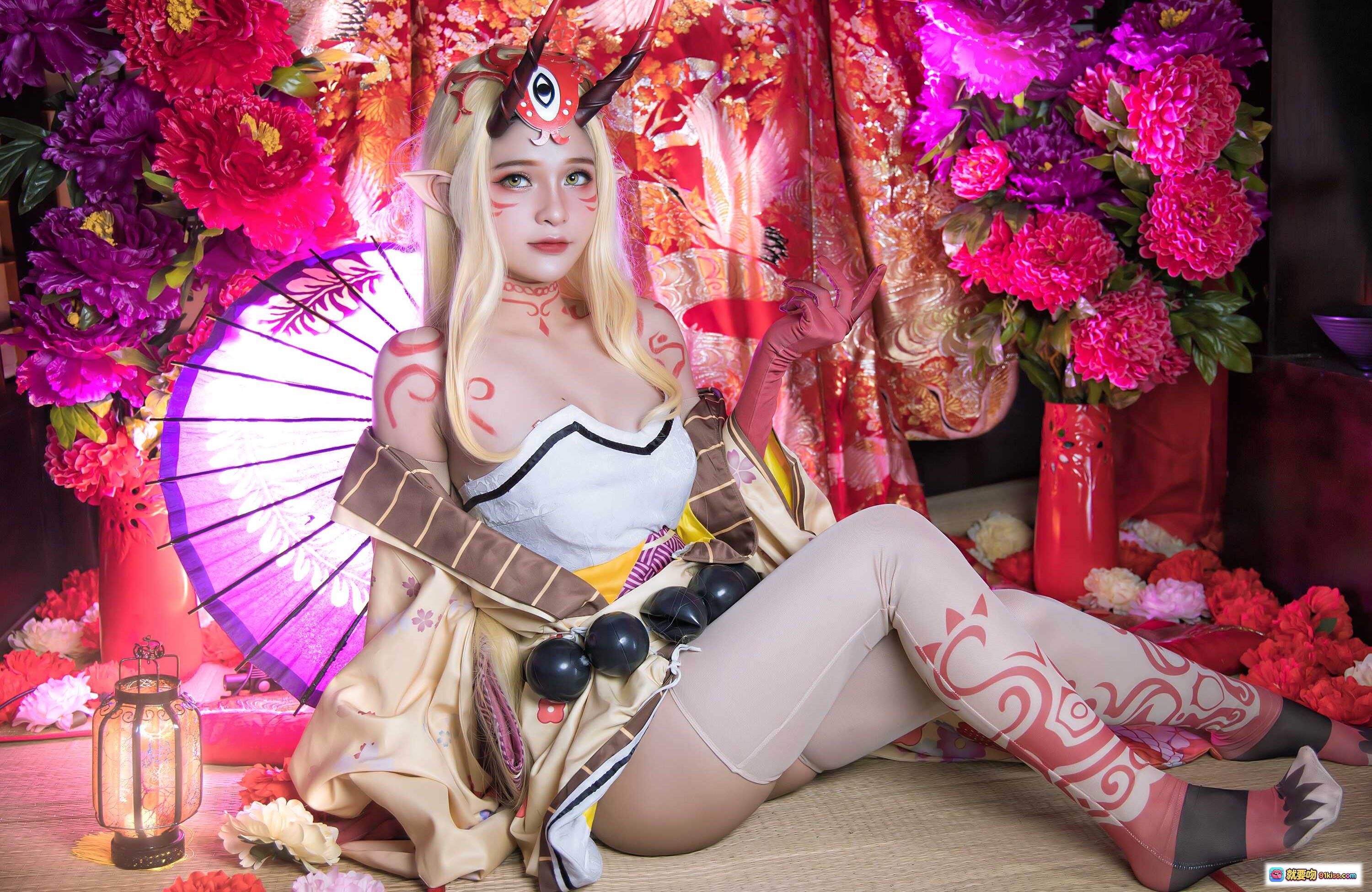 图片[7] - Azami NO.047 茨木童子 cosplay 精美和风造型 金发角饰 红伞花海 日式屏风 花纹和服 黑珠腰带 跪姿优雅 摄影写真 - 就要吻