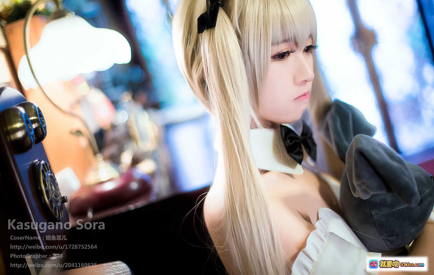 图片[4] - 鳗鱼霏儿缘之空穹妹兔女郎COS写真 | 白色兔耳制服黑丝美腿咖啡厅场景34P - 就要吻