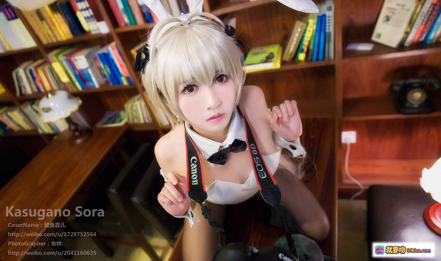 图片[8] - 鳗鱼霏儿缘之空穹妹兔女郎COS写真 | 白色兔耳制服黑丝美腿咖啡厅场景34P - 就要吻