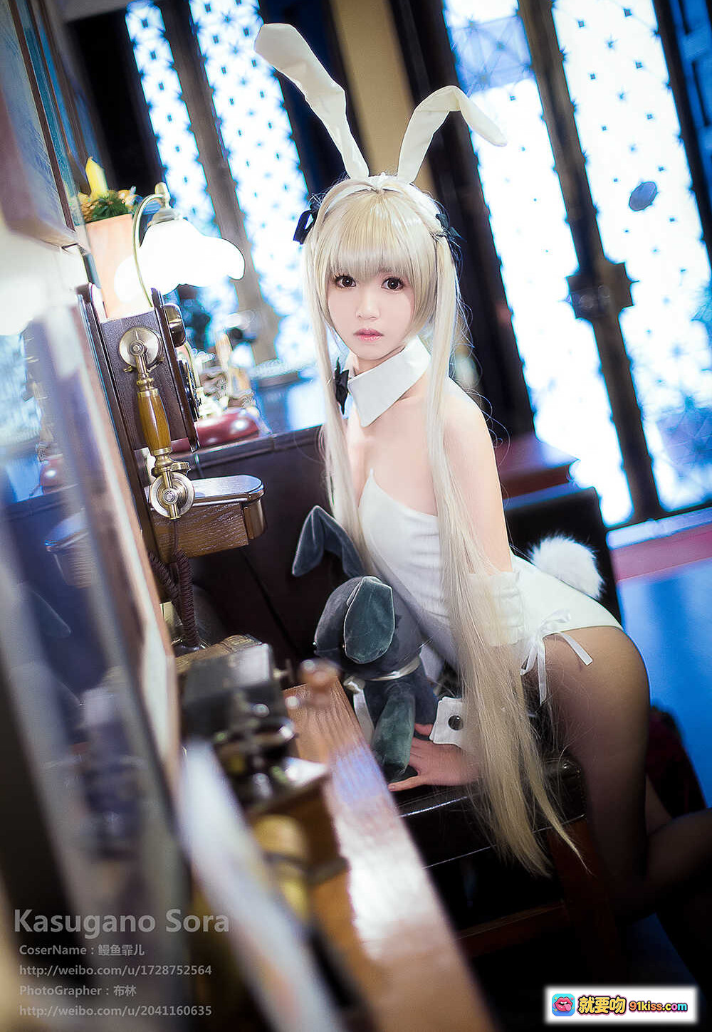 图片[2] - 鳗鱼霏儿缘之空穹妹兔女郎COS写真 | 白色兔耳制服黑丝美腿咖啡厅场景34P - 就要吻