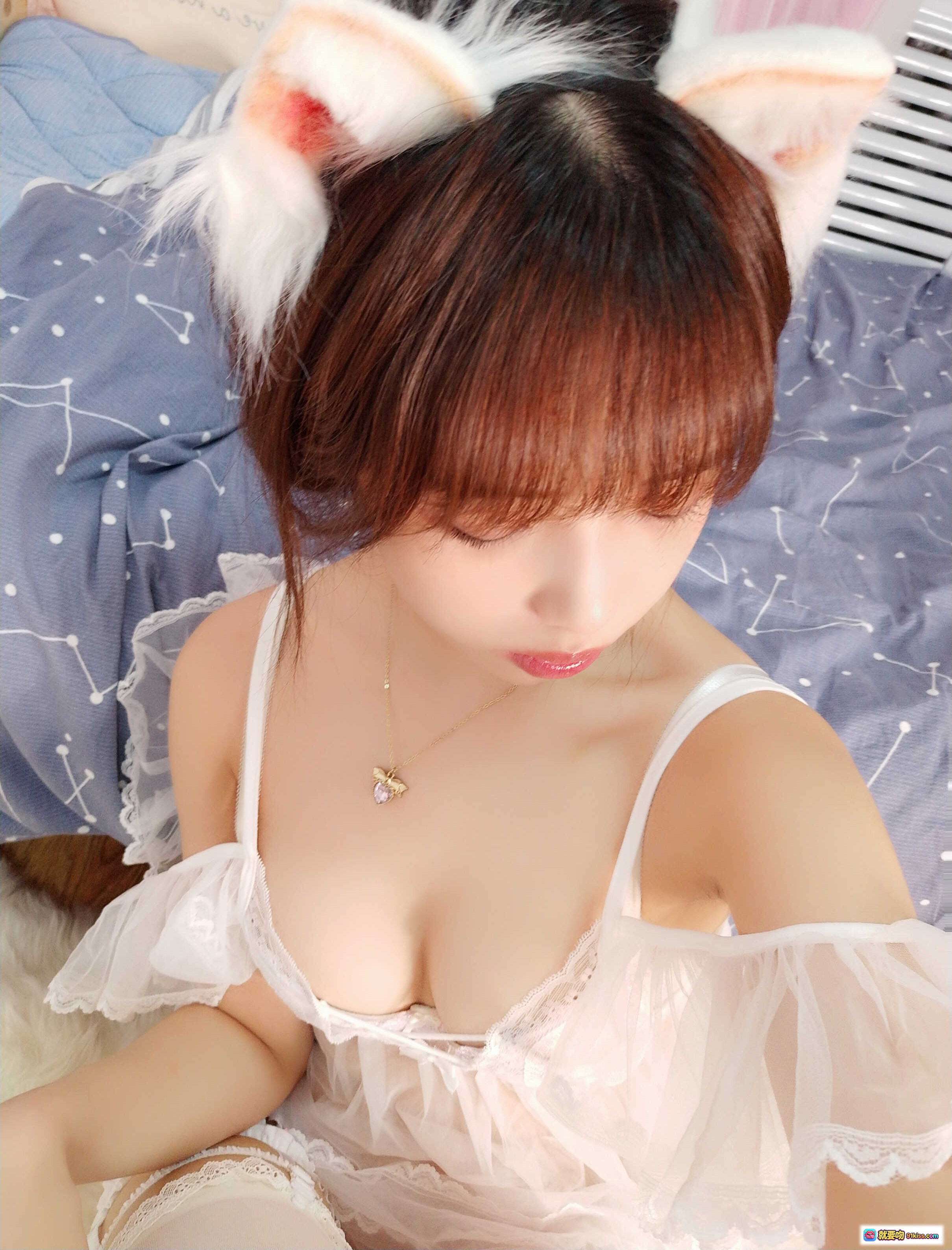 图片[7] - 雯妹不讲道理NO.003白猫主题写真 甜美猫耳少女 白色蕾丝吊带袜 粉色窗帘卧室私房照 21P高清图集 - 就要吻