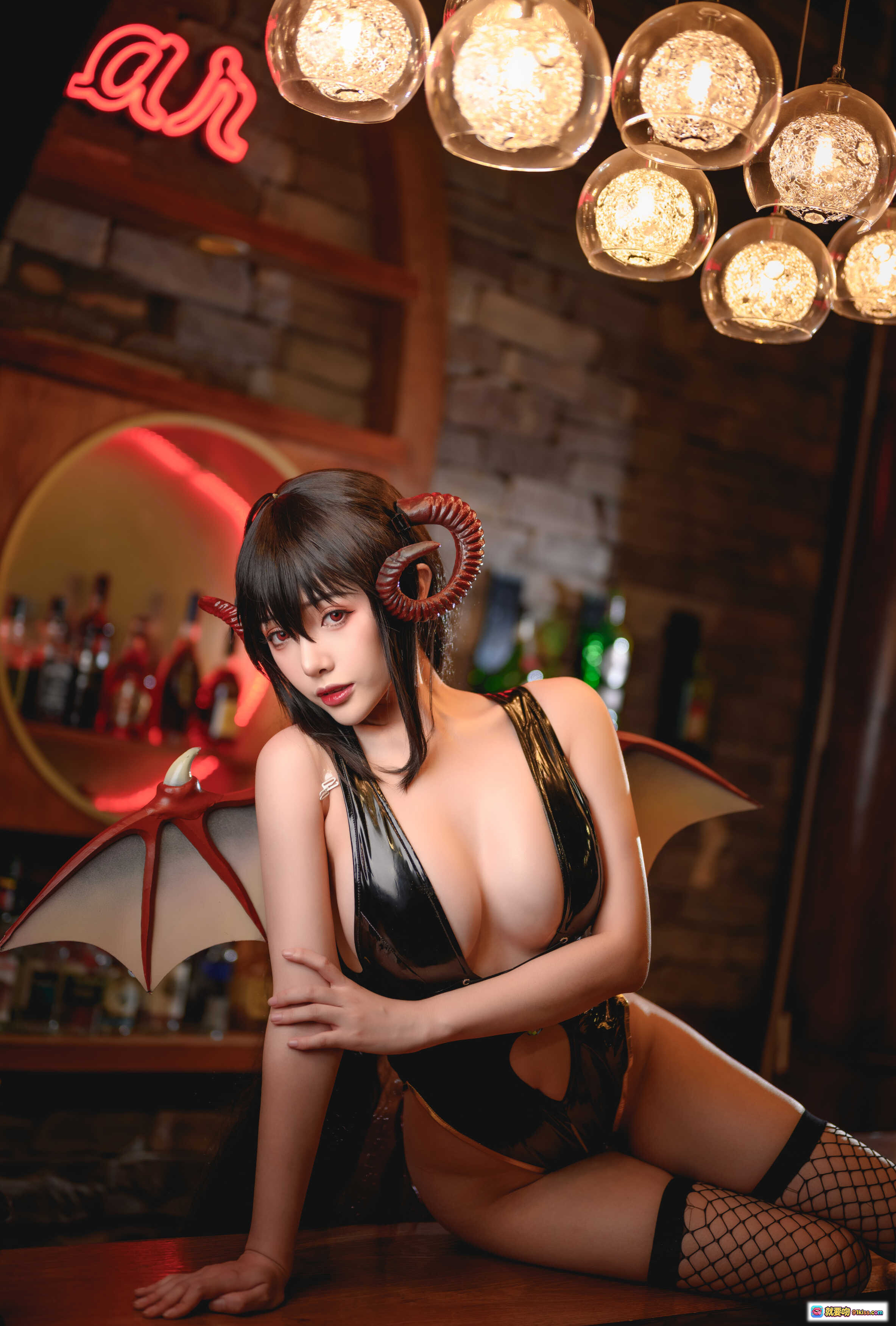 图片[10] - 雯妹不讲道理NO.065恶魔大凤写真-黑丝网袜高跟诱惑酒吧场景43P高清图集 - 就要吻