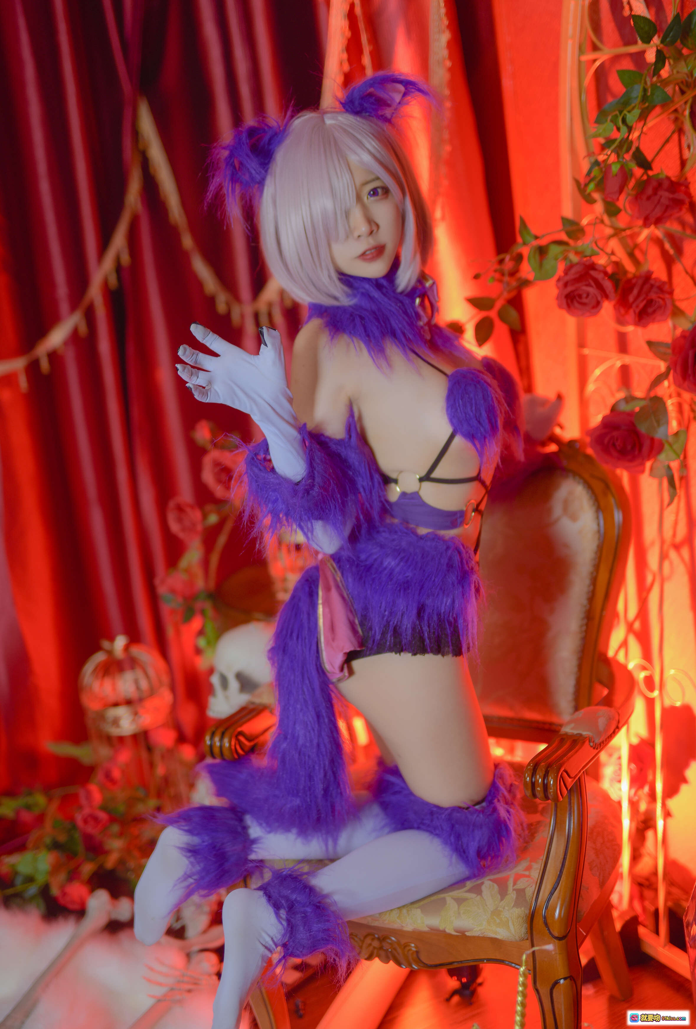 图片[3] - 二佐Nisa NO.003 Fate玛修万圣节cosplay 紫色毛绒猫耳装 白发少女 暗黑系性感写真 红幕玫瑰背景 欧式复古风 23P高清图集 - 就要吻