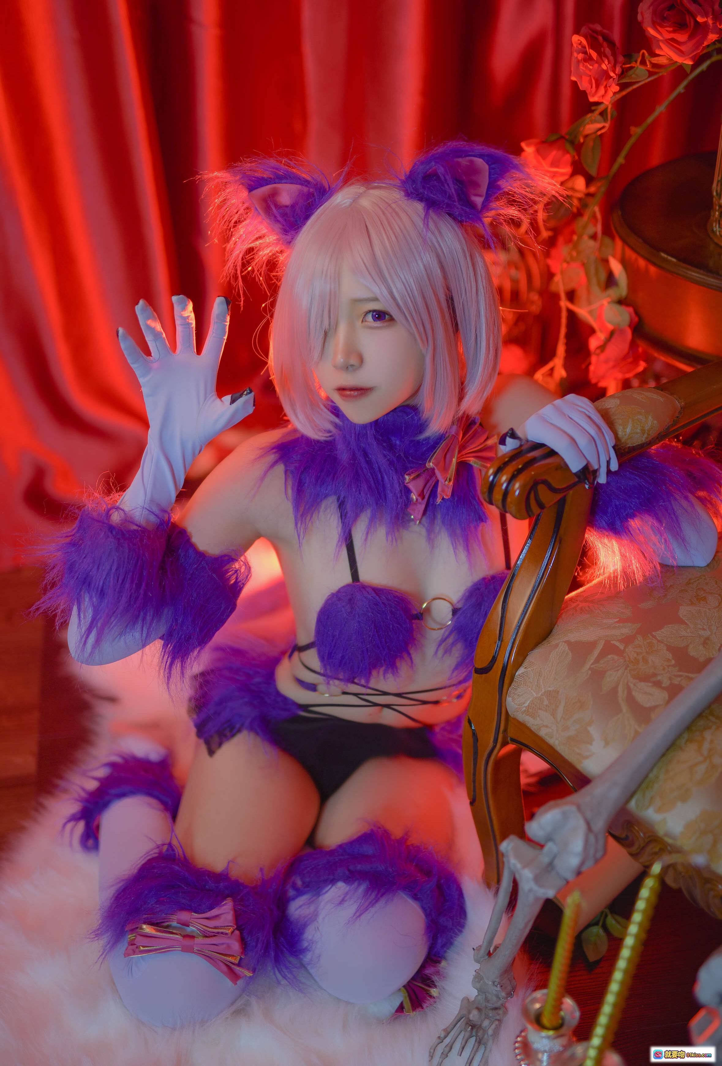 图片[8] - 二佐Nisa NO.003 Fate玛修万圣节cosplay 紫色毛绒猫耳装 白发少女 暗黑系性感写真 红幕玫瑰背景 欧式复古风 23P高清图集 - 就要吻