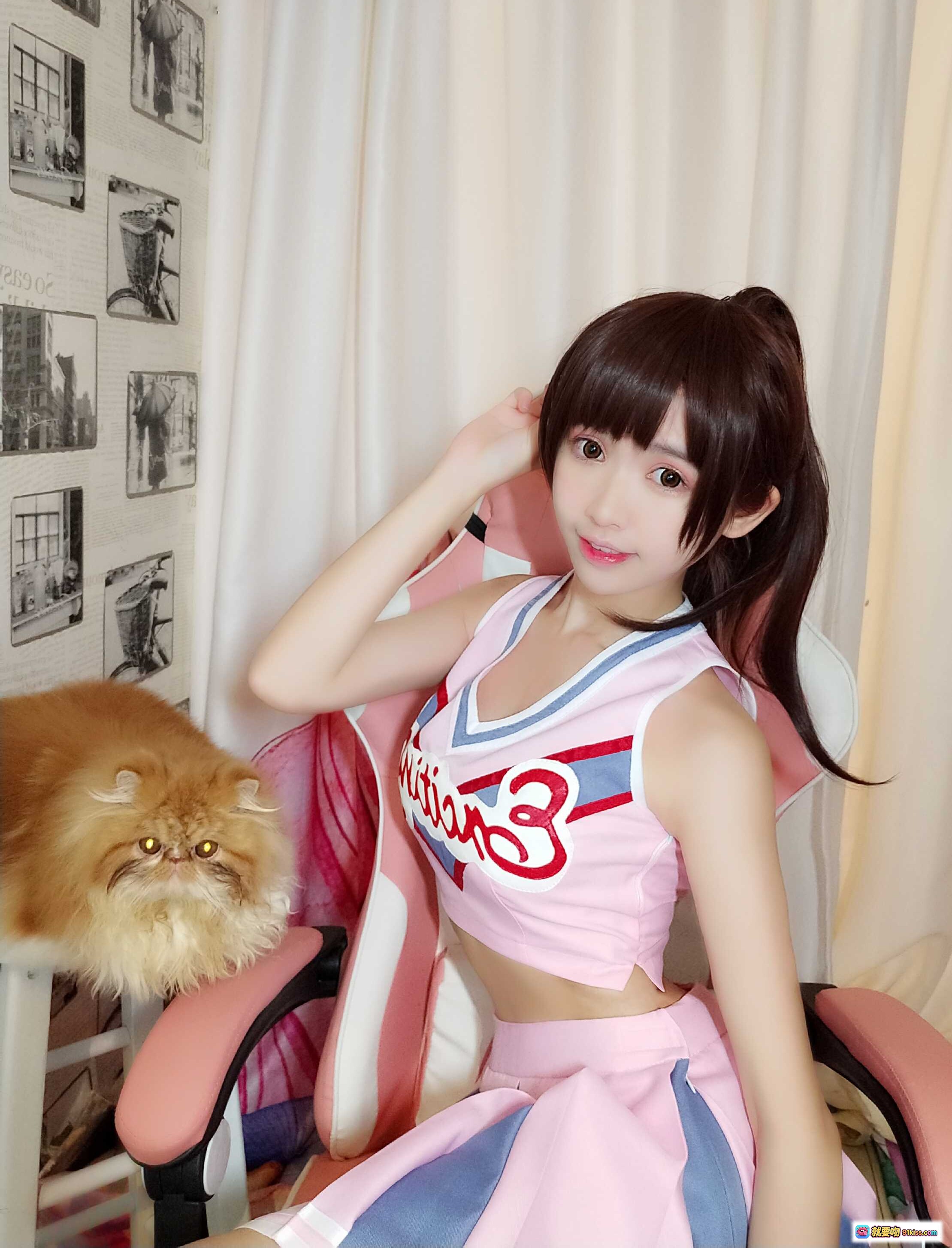 鳗鱼霏儿NO.030加藤惠cos自拍写真 粉色啦啦队服萌系少女宅家撸猫治愈系美图 - 就要吻