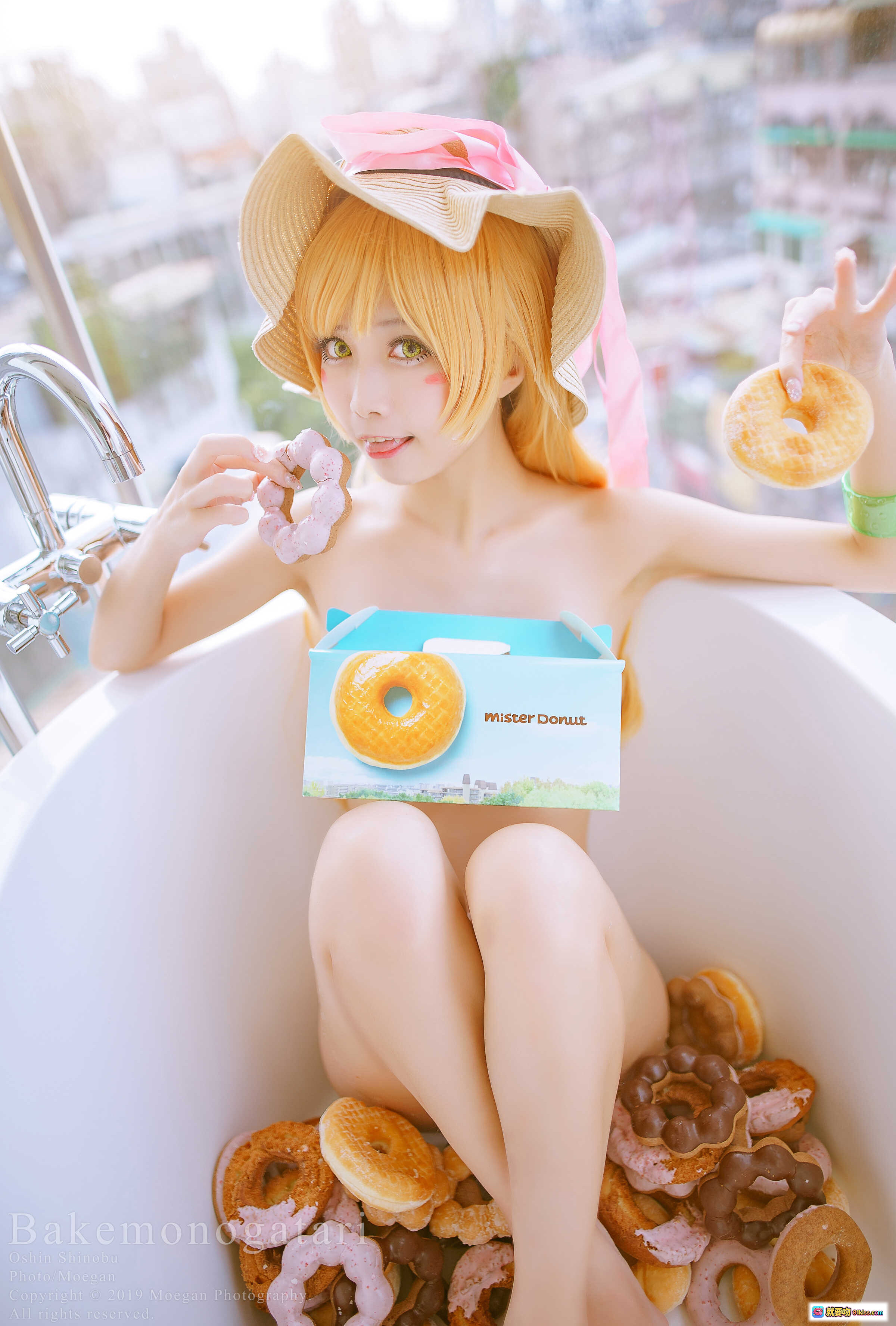 图片[8] - 忍野忍cosplay浴缸吃甜甜圈 | 化物语角色扮演 | 金发草帽少女 | 甜点主题写真 | Bakemonogatari风格 - 就要吻