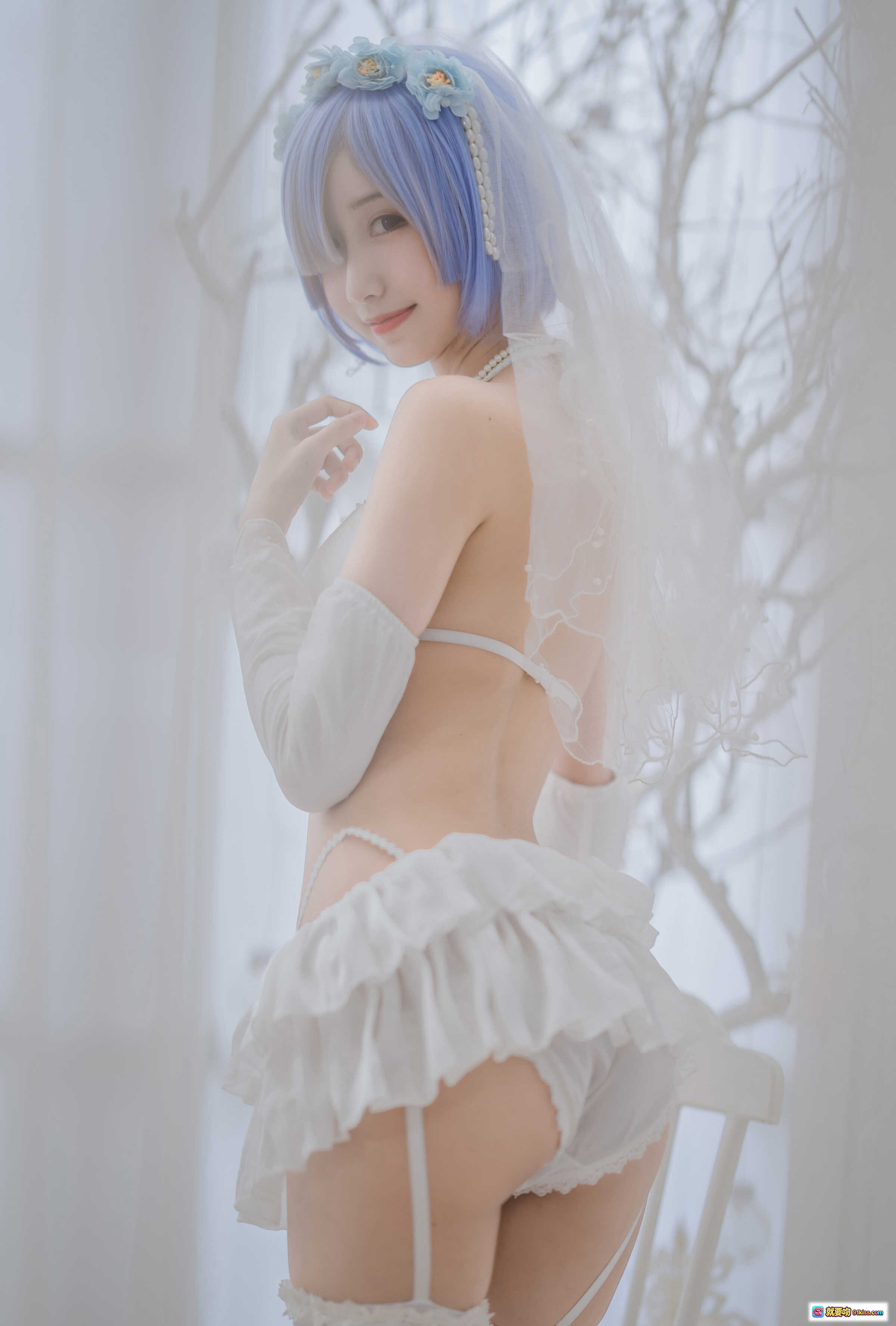 图片[8] - 木绵绵OwO NO.062 蕾姆婚纱写真｜蓝发少女白色蕾丝婚纱 Cosplay 甜美性感室内私房摄影 30P高清图集 - 就要吻