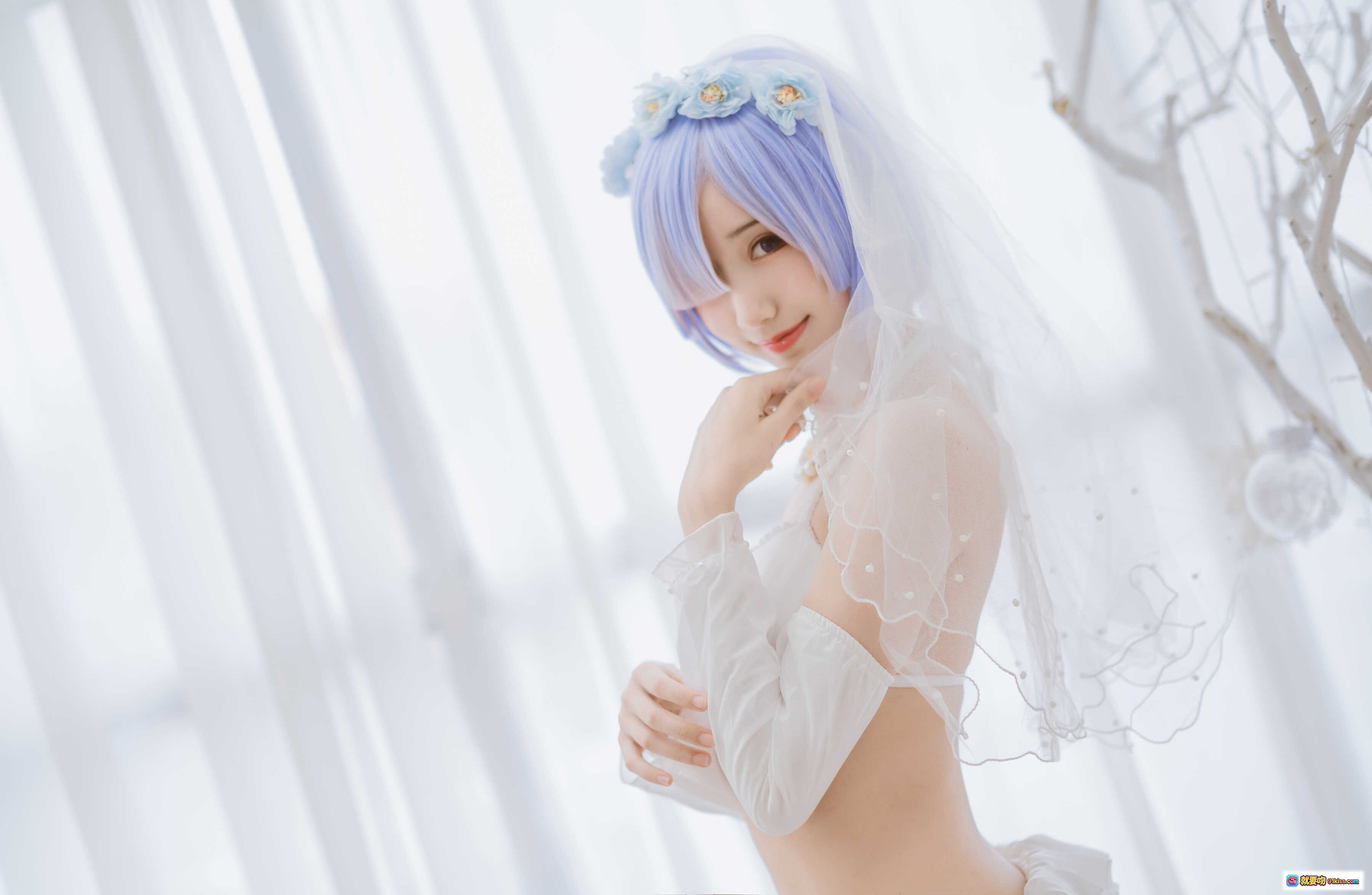 图片[10] - 木绵绵OwO NO.062 蕾姆婚纱写真｜蓝发少女白色蕾丝婚纱 Cosplay 甜美性感室内私房摄影 30P高清图集 - 就要吻