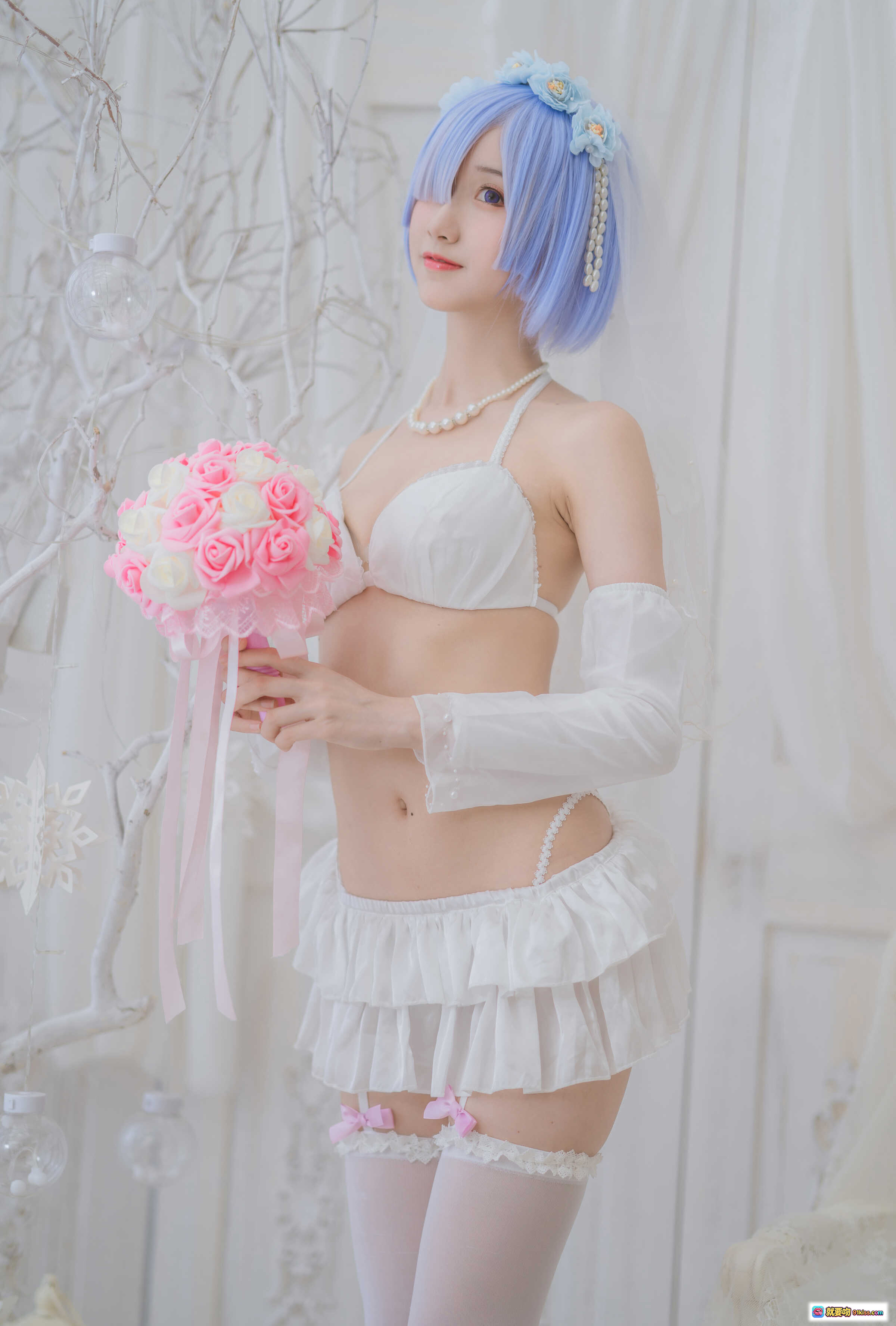 图片[2] - 木绵绵OwO NO.062 蕾姆婚纱写真｜蓝发少女白色蕾丝婚纱 Cosplay 甜美性感室内私房摄影 30P高清图集 - 就要吻
