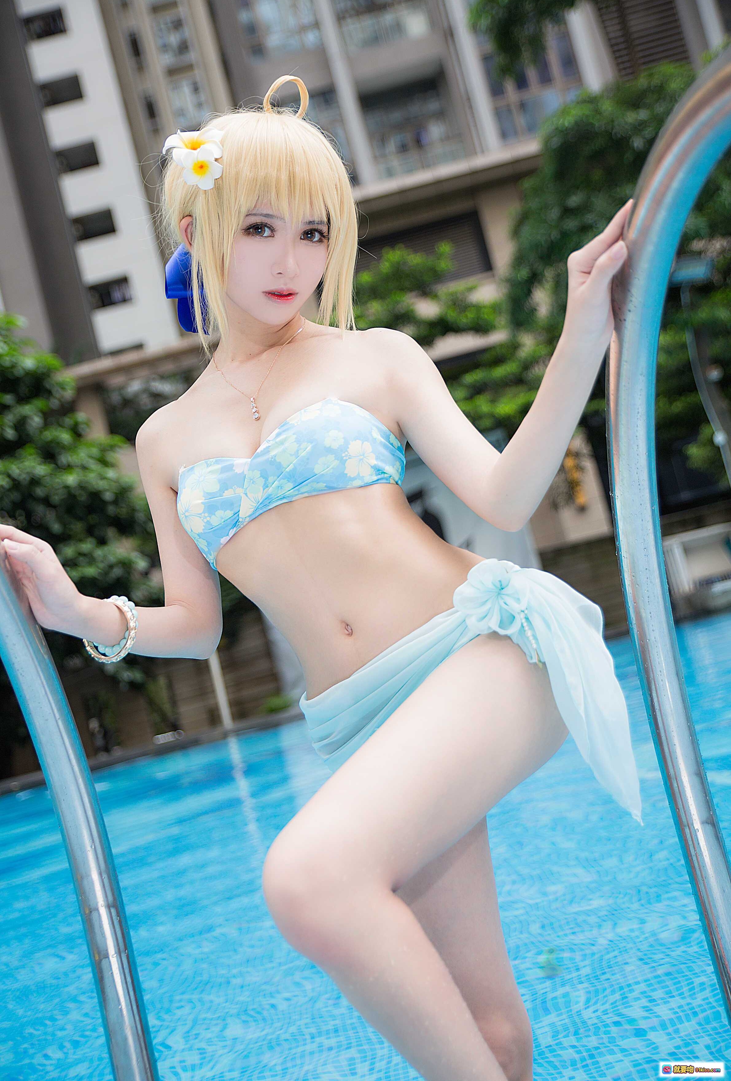 图片[3] - 鳗鱼霏儿NO.006泳池写真｜King of Knight角色扮演｜蓝白比基尼少女｜户外躺椅美拍｜清新夏日风情 - 就要吻