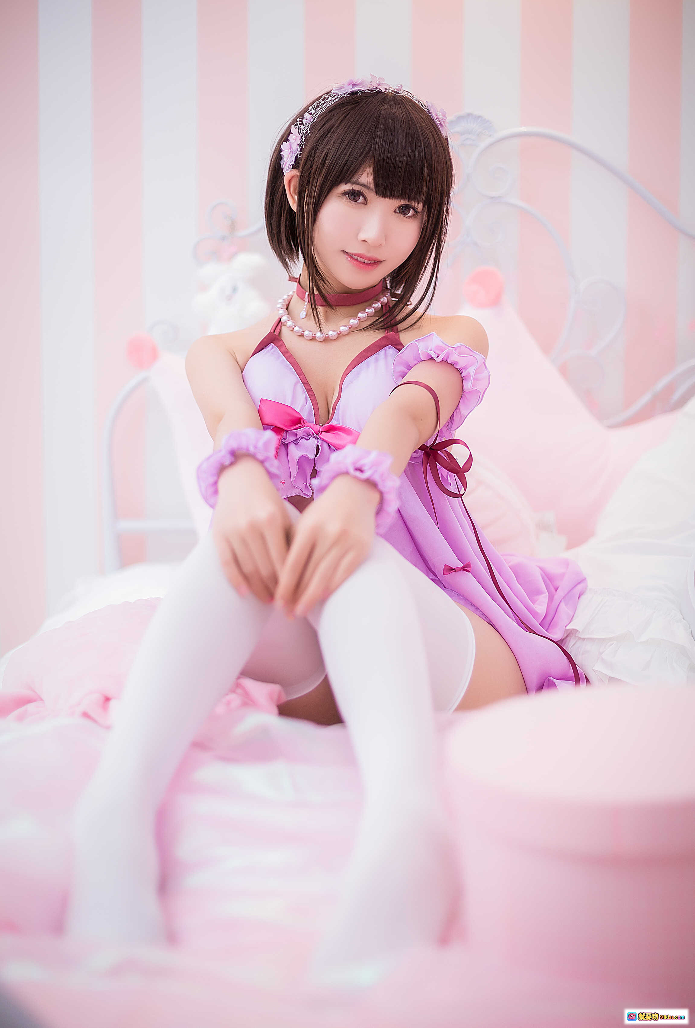 图片[6] - 鳗鱼霏儿NO.057圣人惠睡衣写真｜粉色少女风cosplay｜甜美蕾丝吊带裙｜珍珠项链配饰｜白袜美腿摆拍｜9P高清图集 - 就要吻
