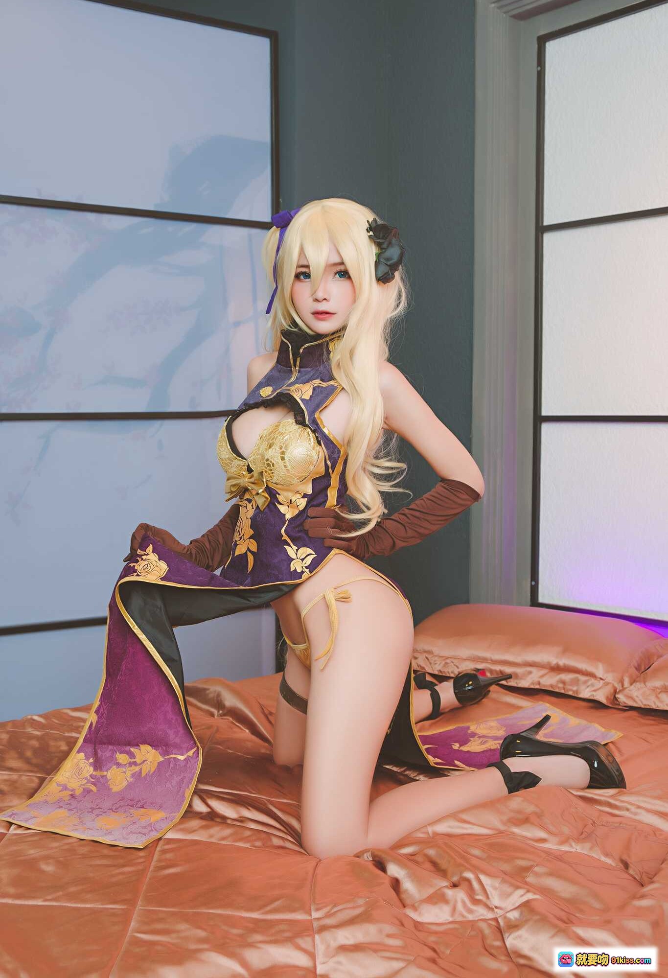 Azami NO.040 金莲旗袍Cosplay写真 | 紫金华丽旗袍造型 | 金发双马尾美少女 | 床上性感姿势 | 高清23P摄影集 - 就要吻