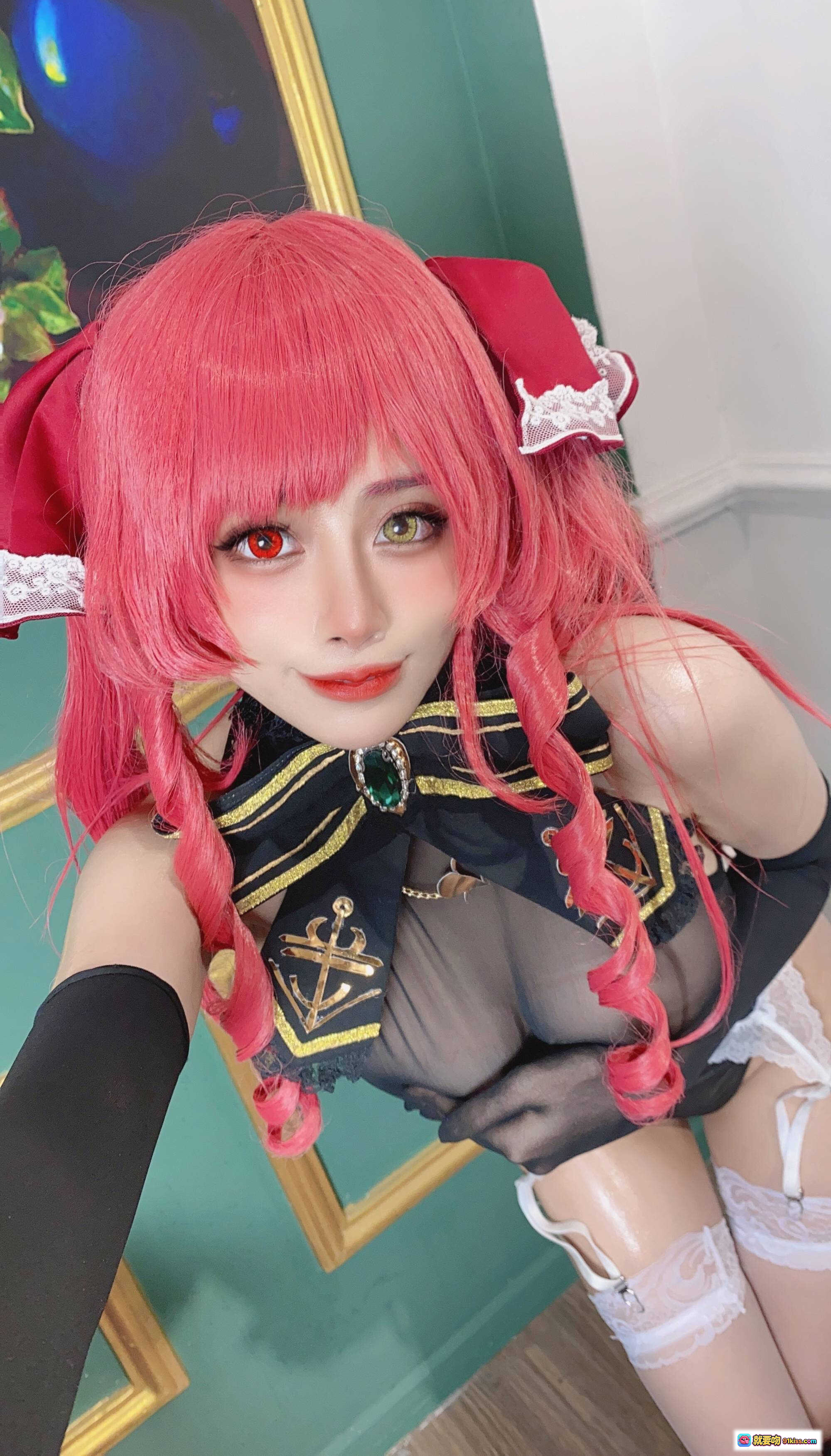 图片[8] - 宝钟玛琳cosplay写真 | 粉发双马尾 | 红色制服女仆装 | 白手套黑丝袜 | 室内复古风摆拍 | Byoru NO.007 56P高清图集 - 就要吻