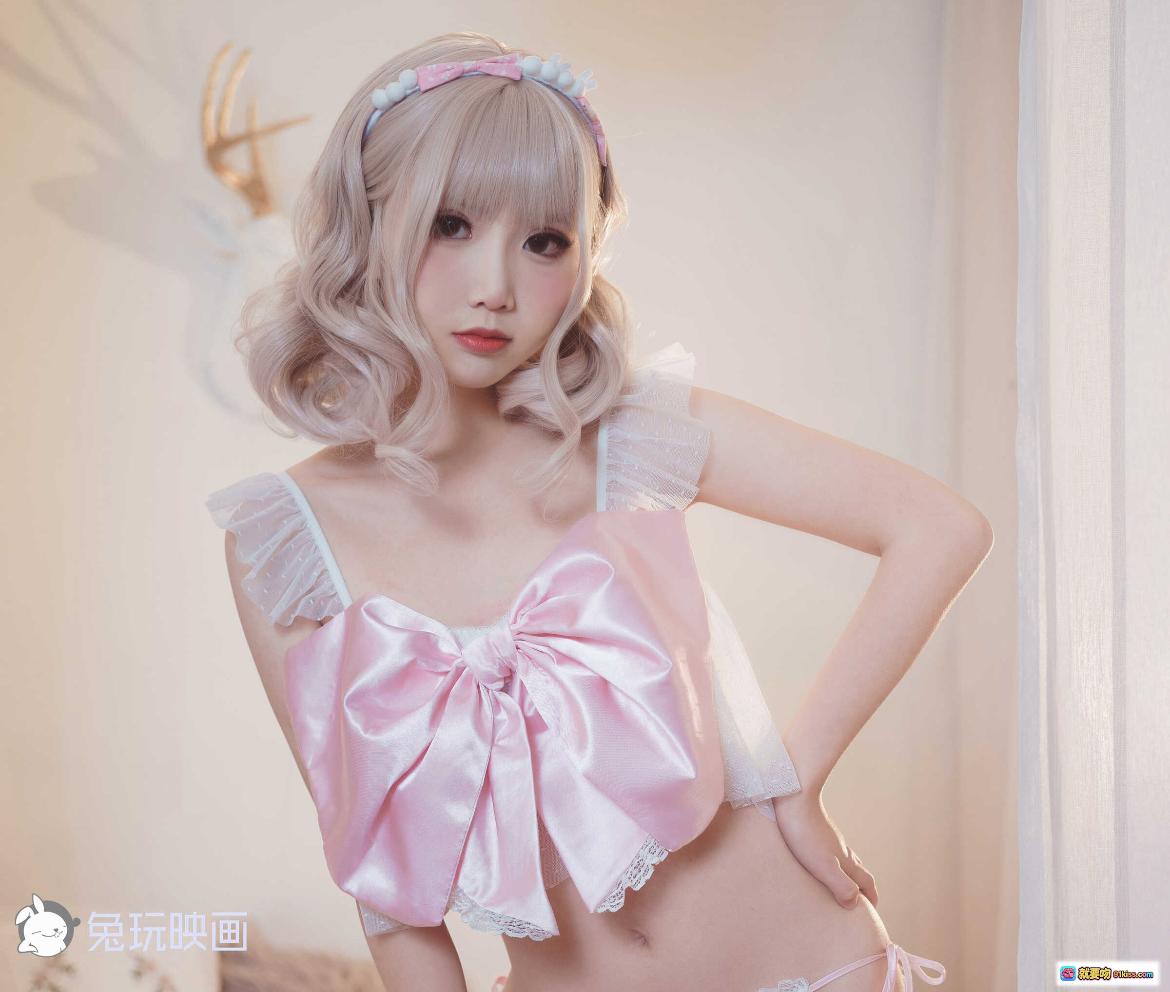 图片[3] - 面饼仙儿NO.074蝴蝶结内衣写真·粉色缎面蕾丝少女风·甜美金发头饰·卧室私房摄影·12P高清图集 - 就要吻