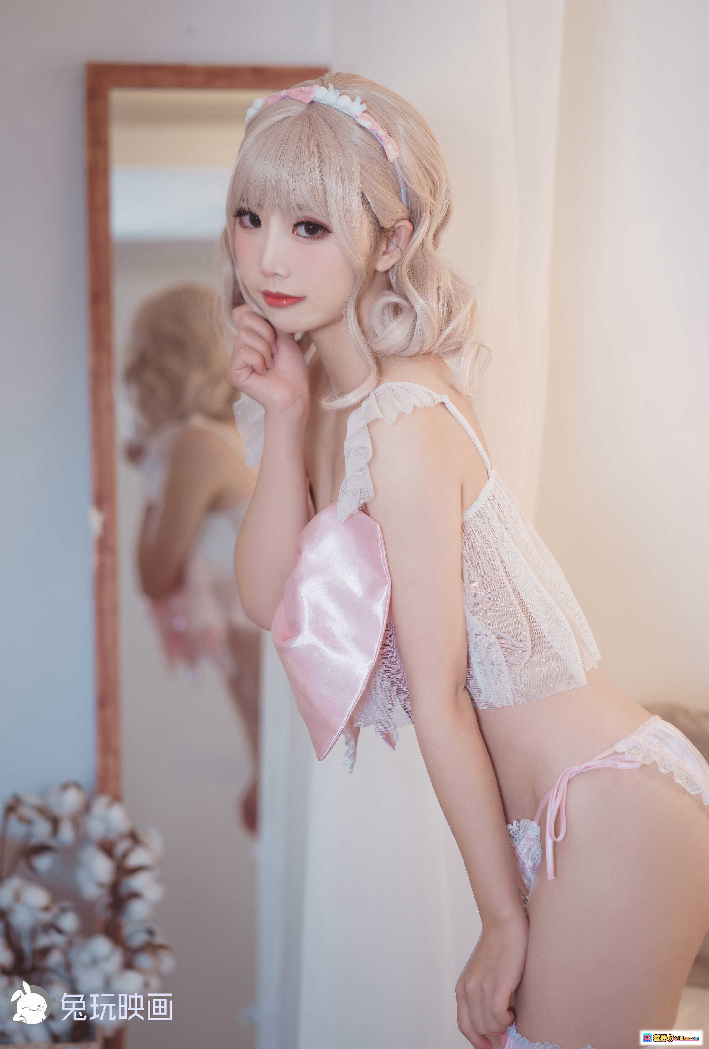 图片[6] - 面饼仙儿NO.074蝴蝶结内衣写真·粉色缎面蕾丝少女风·甜美金发头饰·卧室私房摄影·12P高清图集 - 就要吻
