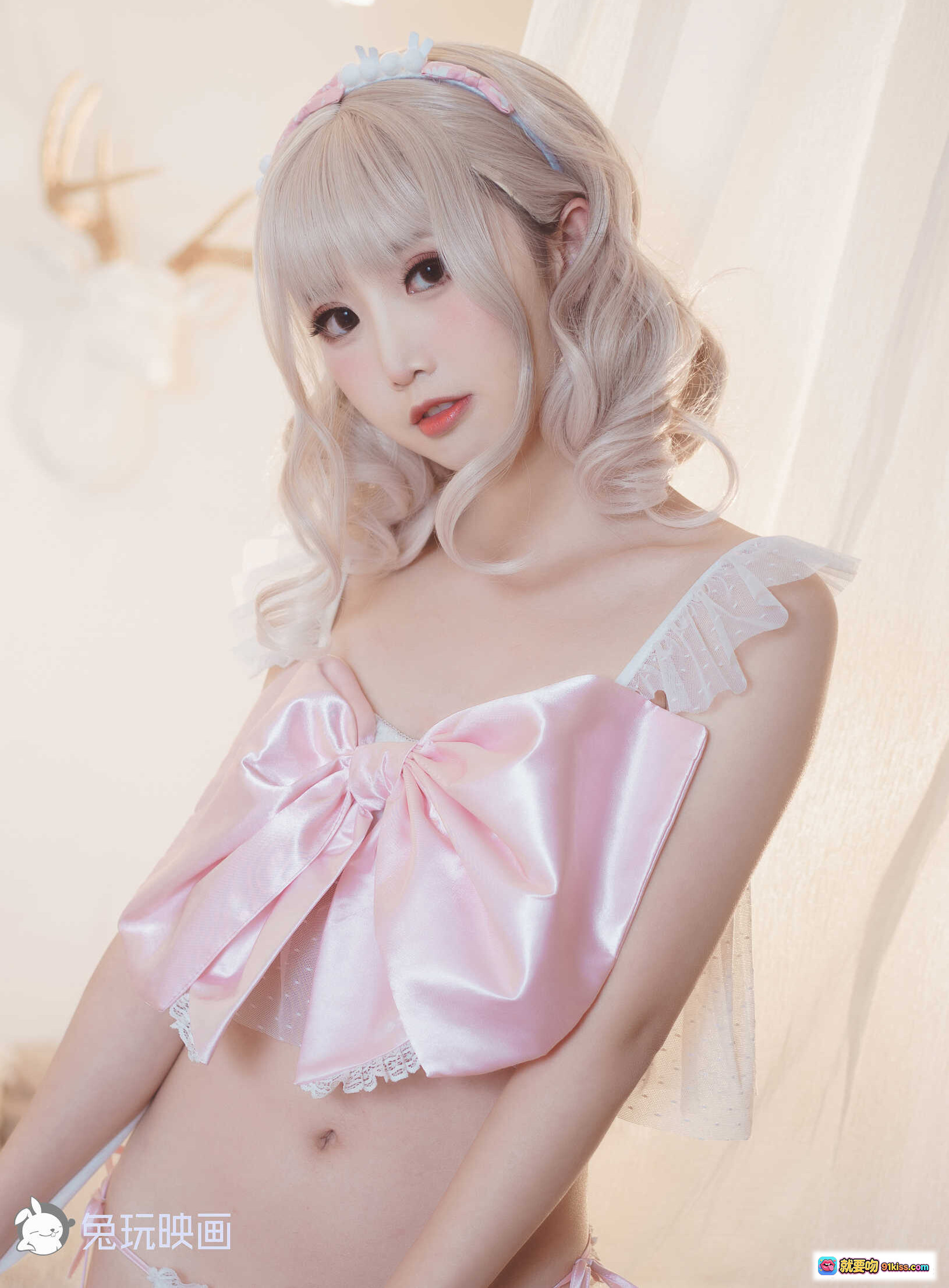 图片[4] - 面饼仙儿NO.074蝴蝶结内衣写真·粉色缎面蕾丝少女风·甜美金发头饰·卧室私房摄影·12P高清图集 - 就要吻