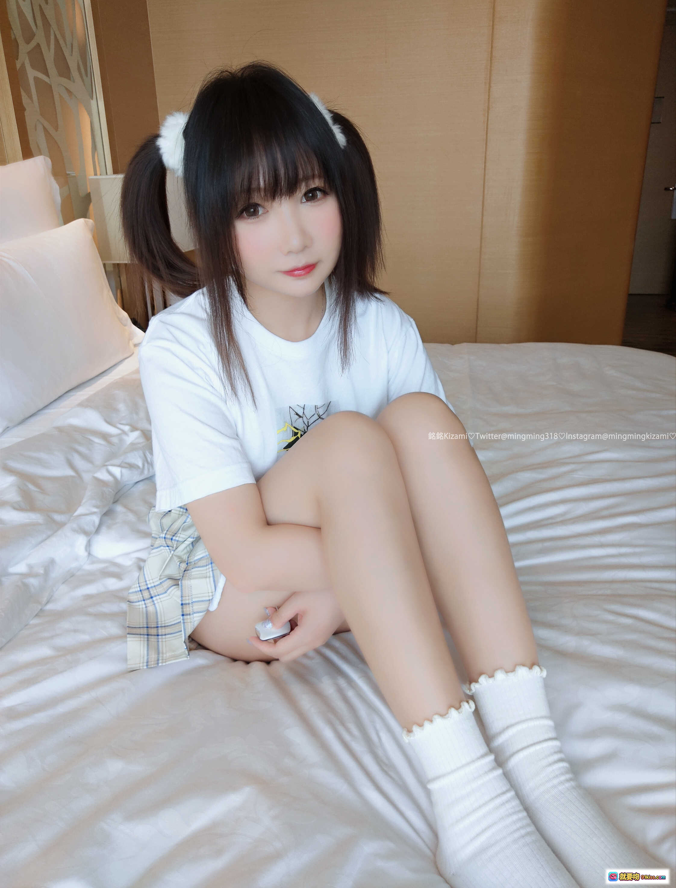 图片[7] - 铭铭Kizami Vol.018 自拍写真 | 双马尾少女 | 白T格裙 | 纯欲风卧室私房照 | 长袜美腿 | 100P高清图集 - 就要吻