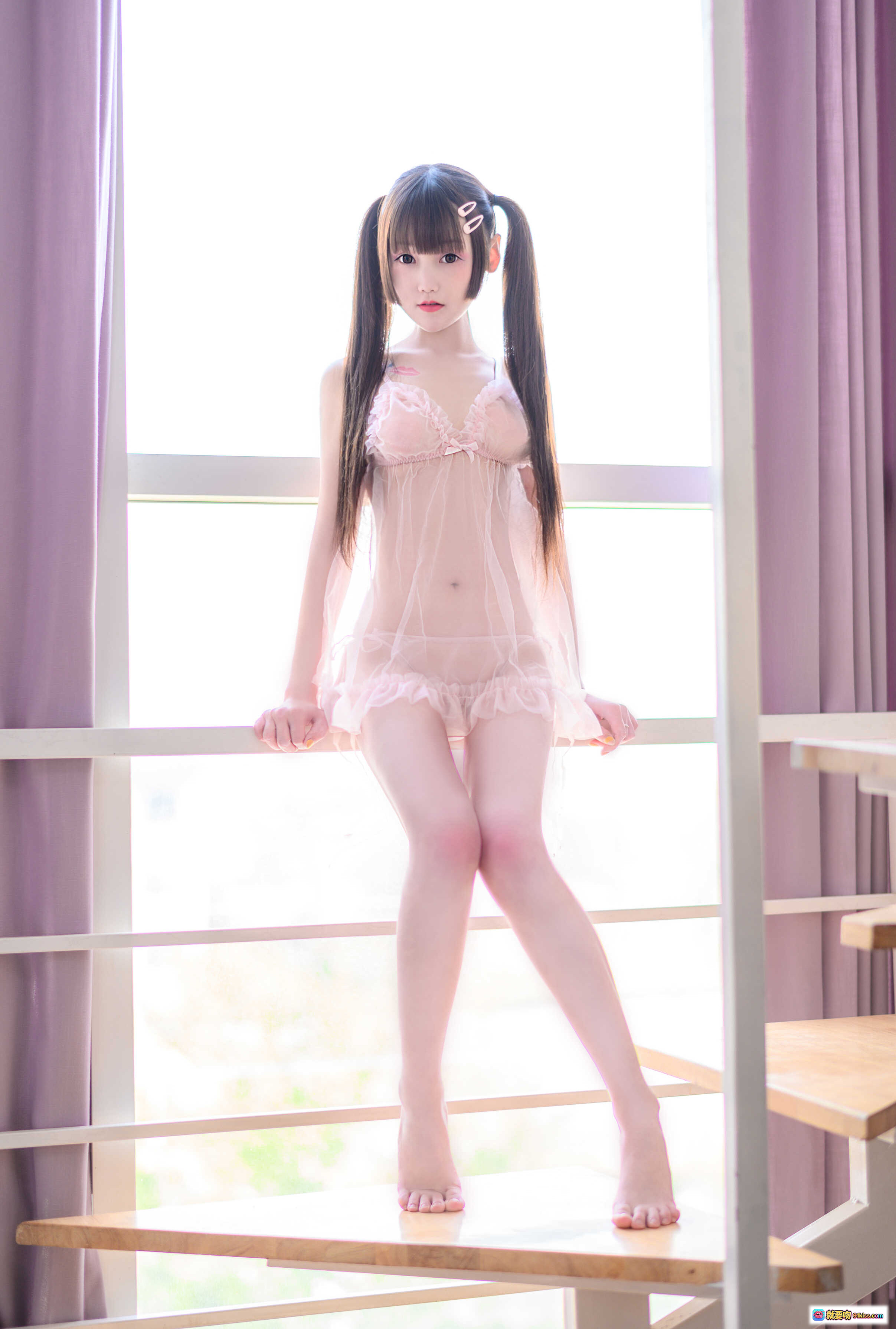 图片[10] - 星野咪兔NO.003雪纺透视小夜衣写真 甜美少女床照粉色卧室圣诞树背景11P高清图集 - 就要吻