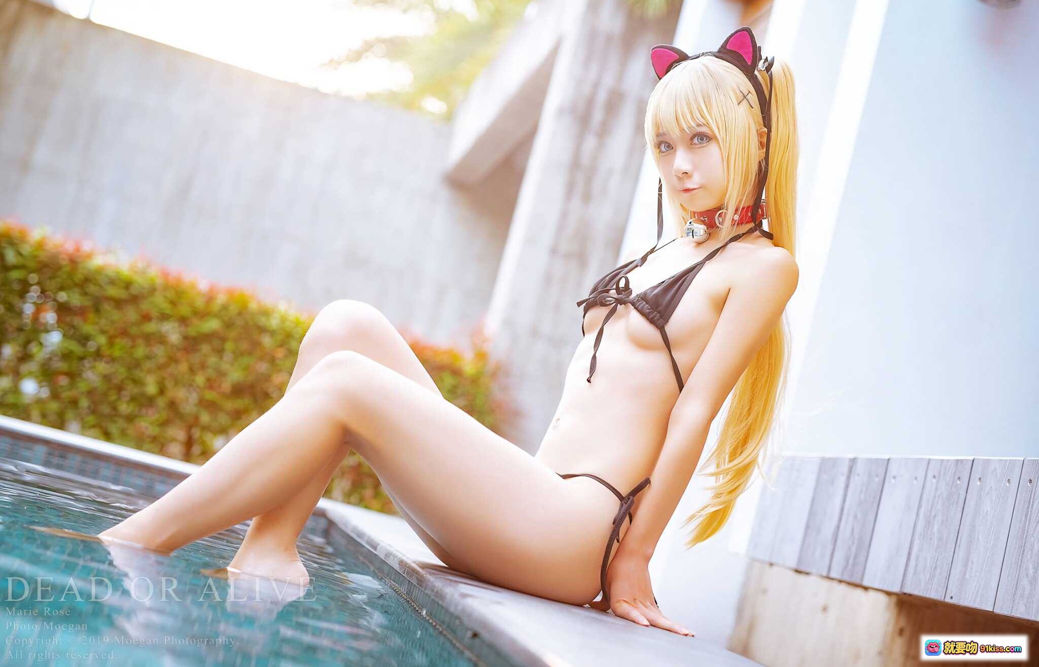 图片[5] - Marie Rose泳装COS写真 | 猫耳猫尾比基尼 | 死或生DOA角色扮演 | 池边性感蹲姿 | 金发双马尾少女 | 高清摄影图集 - 就要吻