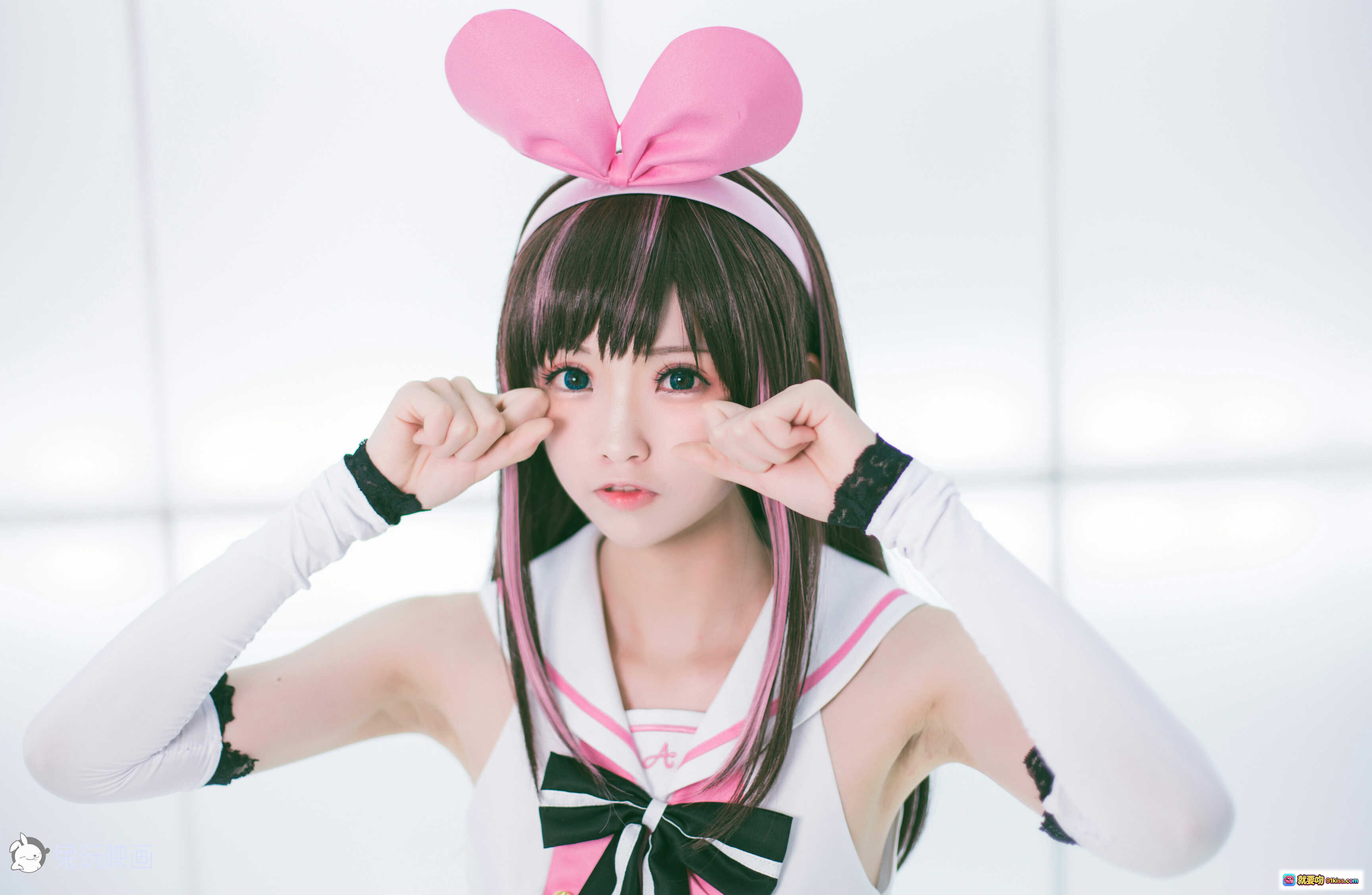 图片[4] - Kitaro绮太郎NO.032人工AI爱酱cosplay写真 白粉黑配色兔耳眼镜造型 电梯光影氛围感美图 - 就要吻