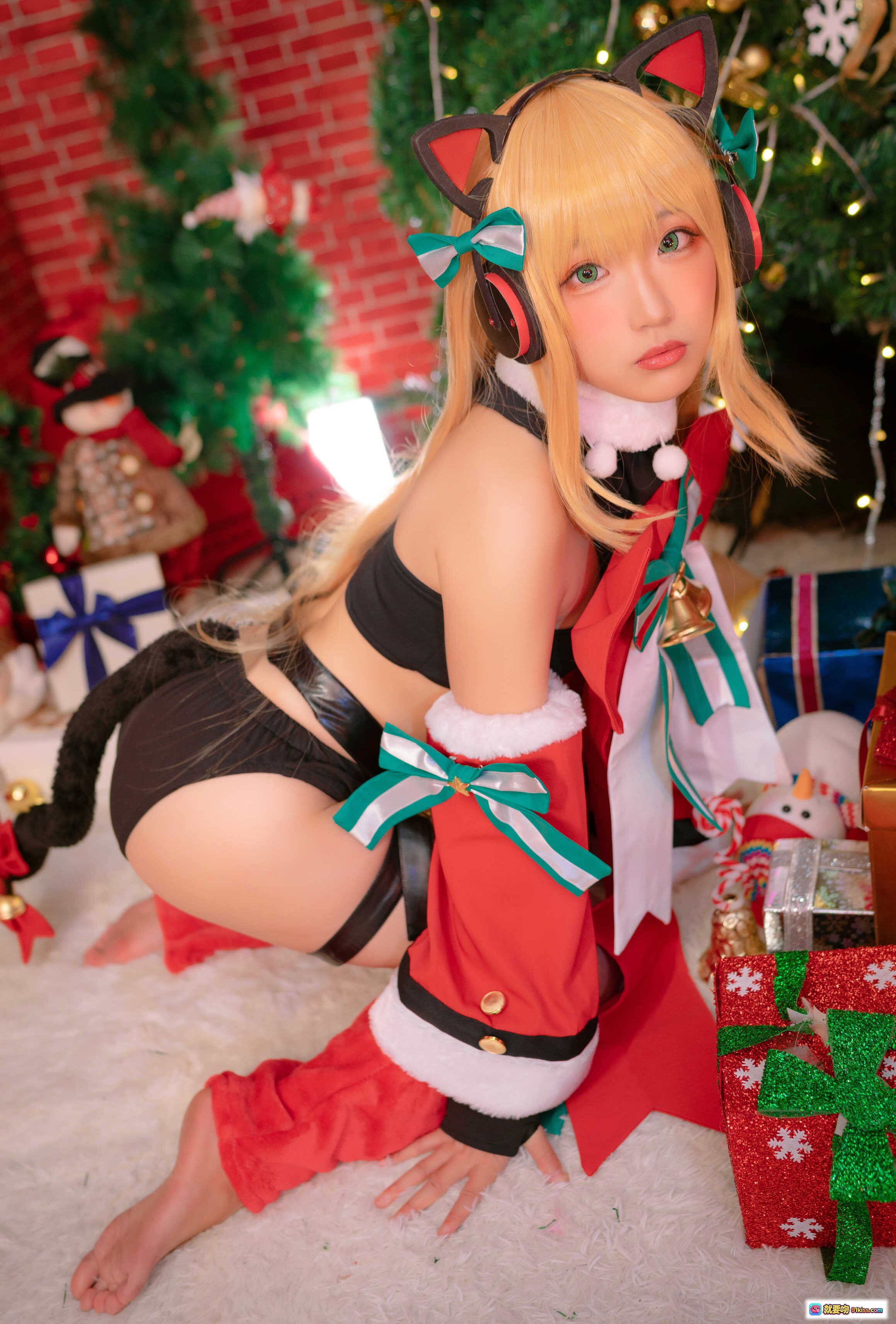 图片[2] - 弥美Mime NO.017 少女前线TMP圣诞主题Cosplay写真 金发猫耳红裙圣诞树礼物盒节日氛围性感可爱15P高清图集 - 就要吻