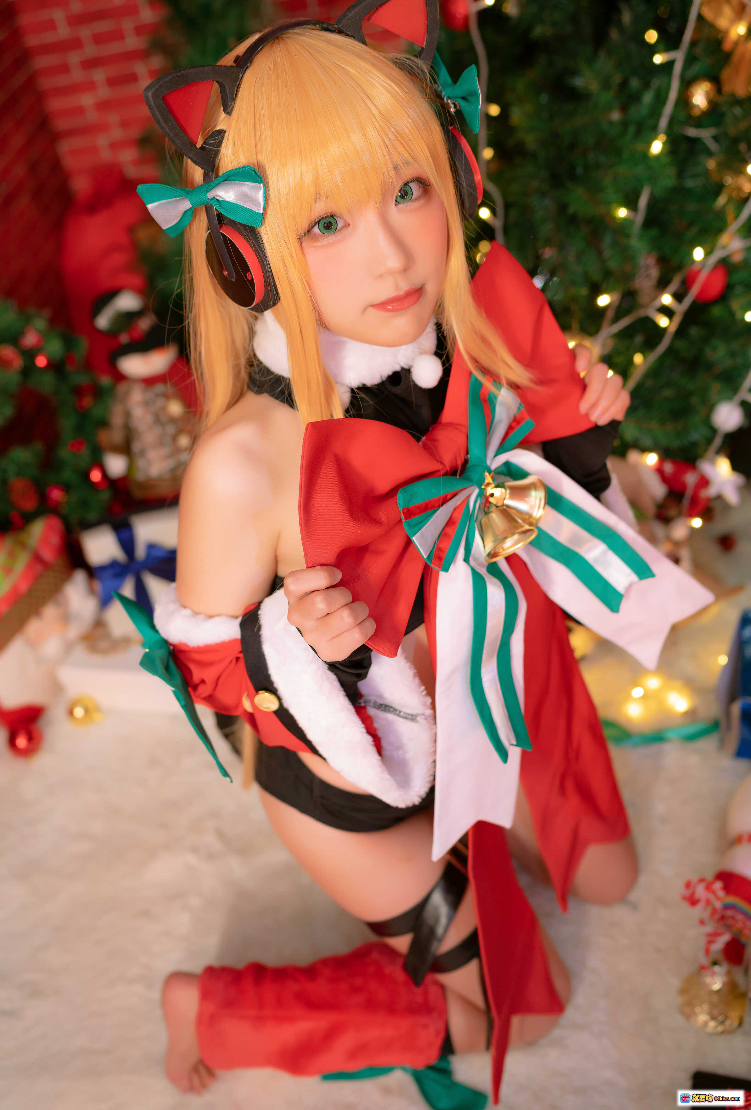 图片[5] - 弥美Mime NO.017 少女前线TMP圣诞主题Cosplay写真 金发猫耳红裙圣诞树礼物盒节日氛围性感可爱15P高清图集 - 就要吻