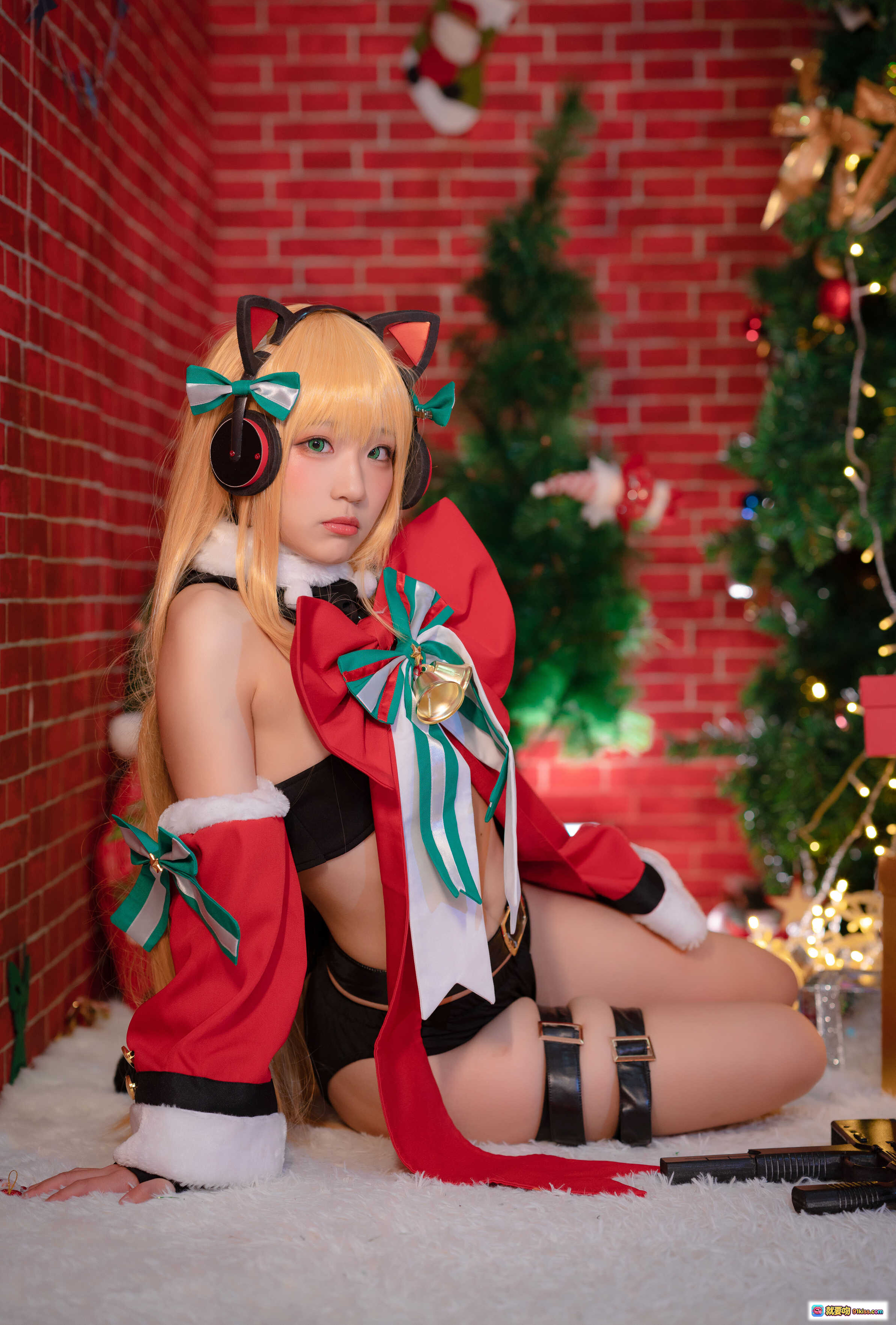 图片[3] - 弥美Mime NO.017 少女前线TMP圣诞主题Cosplay写真 金发猫耳红裙圣诞树礼物盒节日氛围性感可爱15P高清图集 - 就要吻