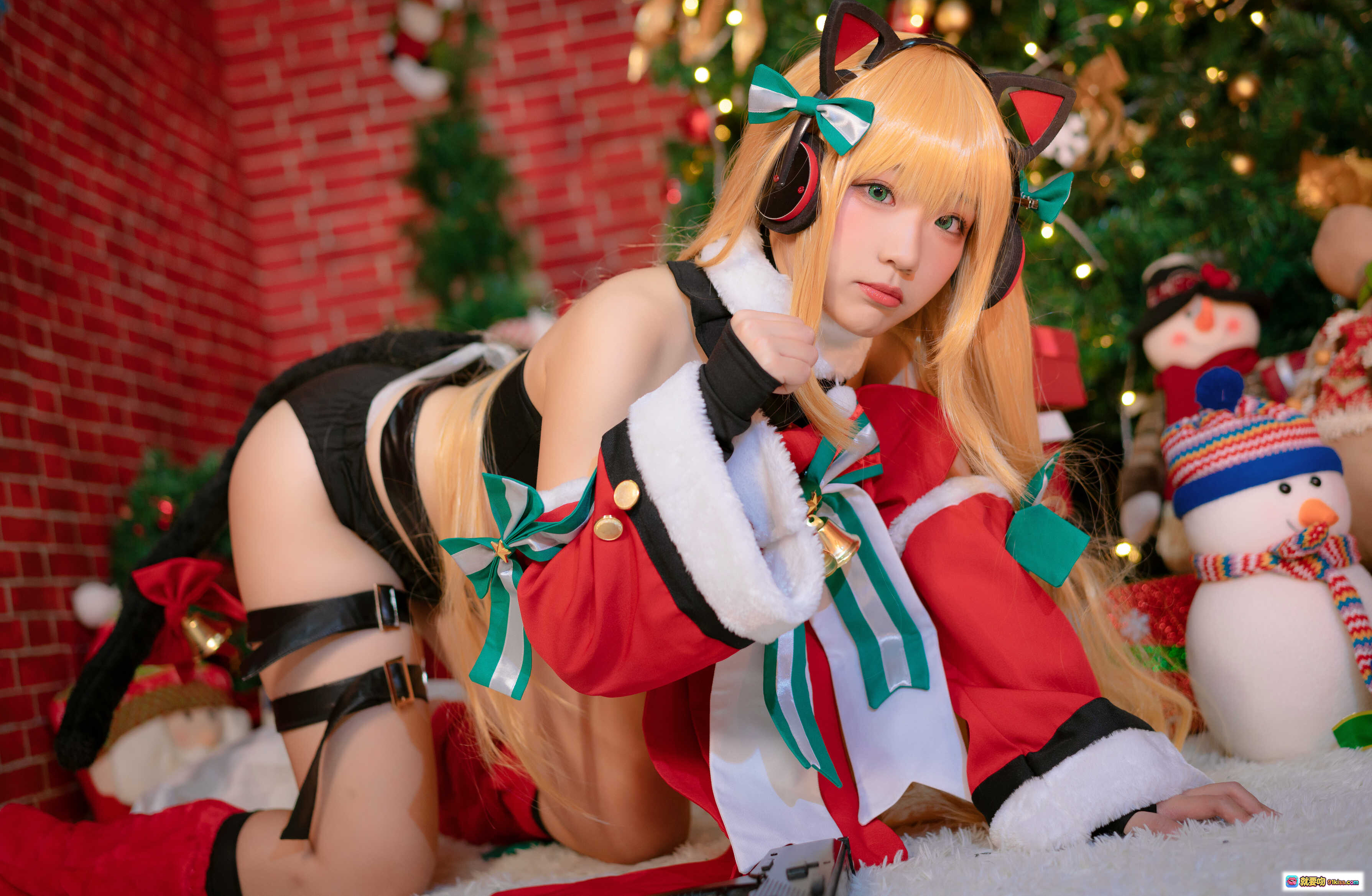 图片[10] - 弥美Mime NO.017 少女前线TMP圣诞主题Cosplay写真 金发猫耳红裙圣诞树礼物盒节日氛围性感可爱15P高清图集 - 就要吻