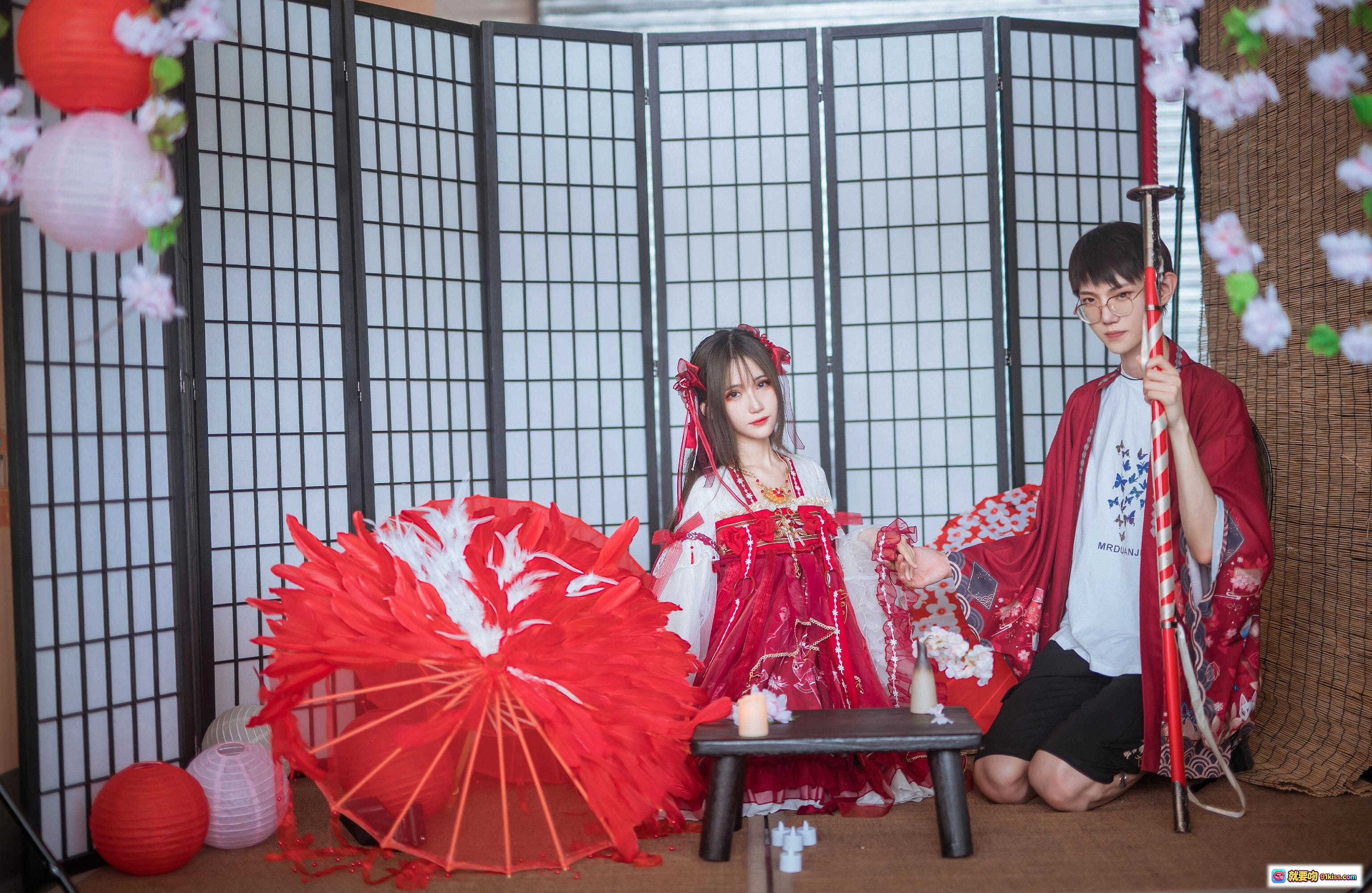 图片[6] - 妖君白研NO.17 LOLITA装扮—屿鹿共生 红色和风伞装 洛丽塔少女写真 甜美复古风 持伞比耶造型 二次元Cosplay摄影 - 就要吻