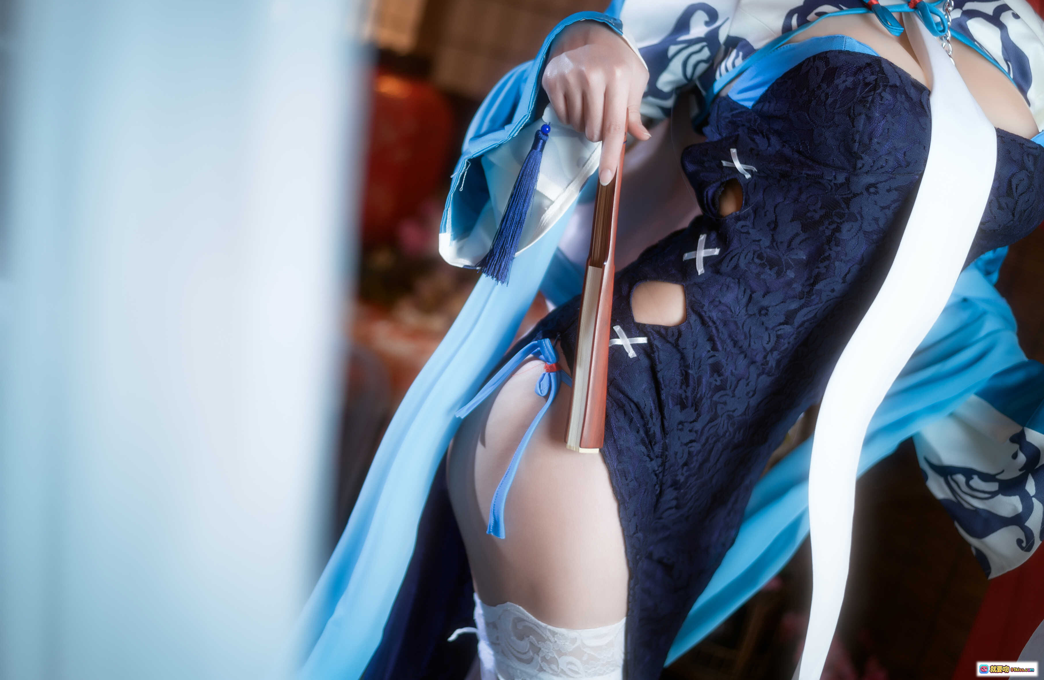 图片[4] - 鳗鱼霏儿NO.013碧蓝华裳贝姐cos写真·日式和风场景·蓝白丝袜美腿·精致服饰细节·11P高清图集 - 就要吻