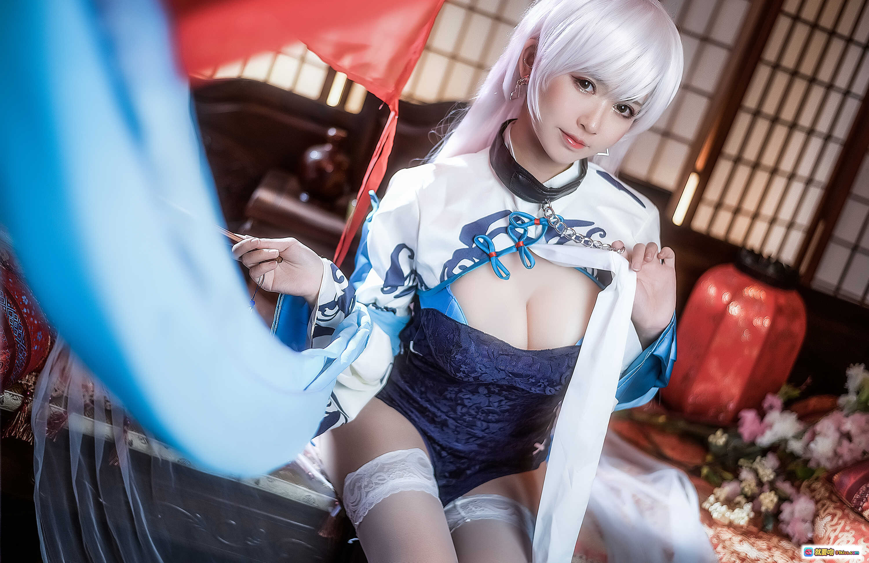 图片[8] - 鳗鱼霏儿NO.013碧蓝华裳贝姐cos写真·日式和风场景·蓝白丝袜美腿·精致服饰细节·11P高清图集 - 就要吻