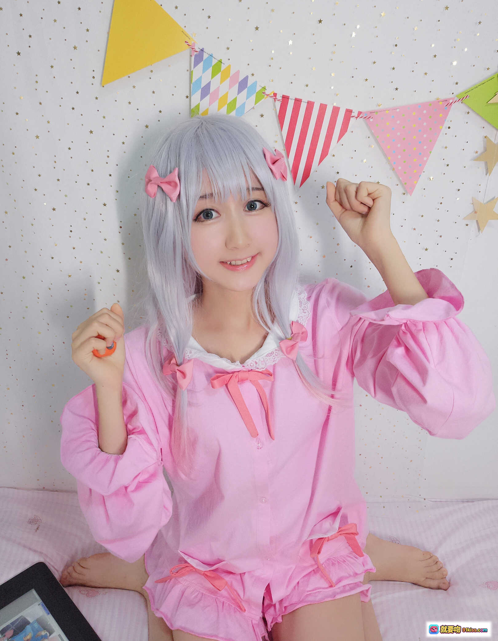 图片[4] - 木绵绵OwO NO.059 白色背心粉色睡衣银发少女躺卧自拍写真 32P高清图集 - 就要吻