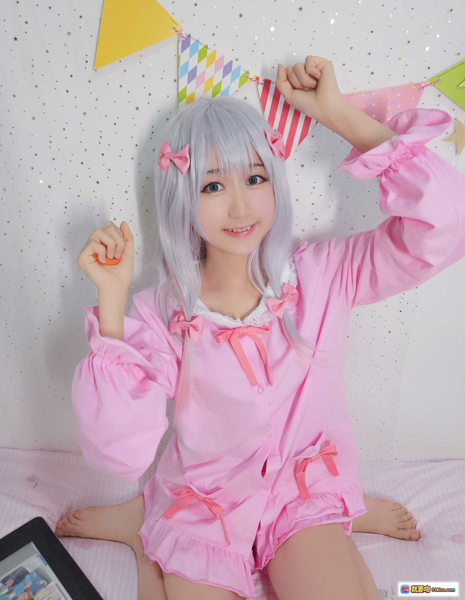 图片[10] - 木绵绵OwO NO.059 白色背心粉色睡衣银发少女躺卧自拍写真 32P高清图集 - 就要吻