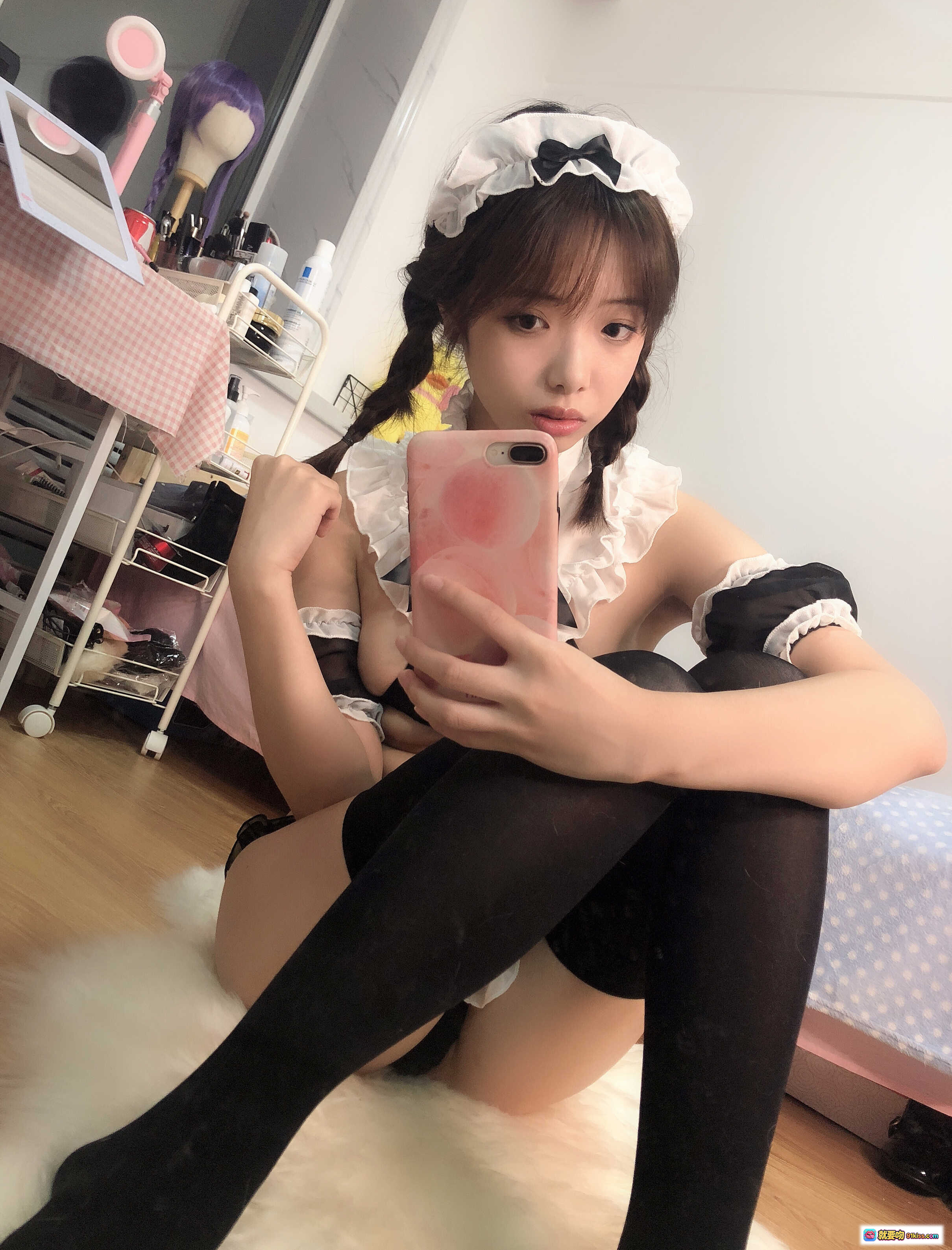 雯妹不讲道理NO.004女仆装自拍写真 黑丝美腿双马尾可爱少女风室内私房照24P高清图集 - 就要吻