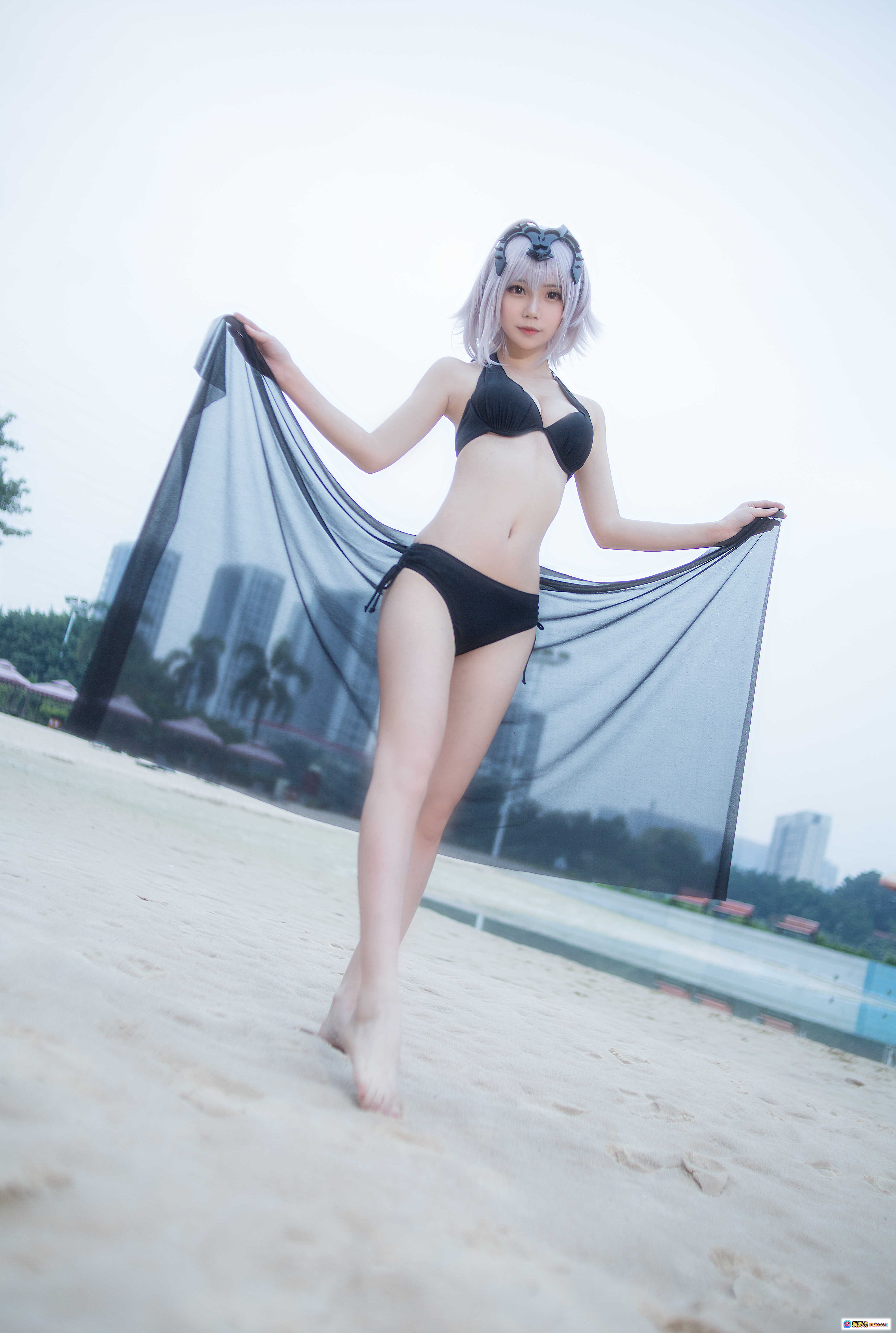 图片[5] - 鳗鱼霏儿NO.077贞德Cosplay写真｜精致铠甲造型+金发少女+持枪姿态+复古窗景拍摄 - 就要吻